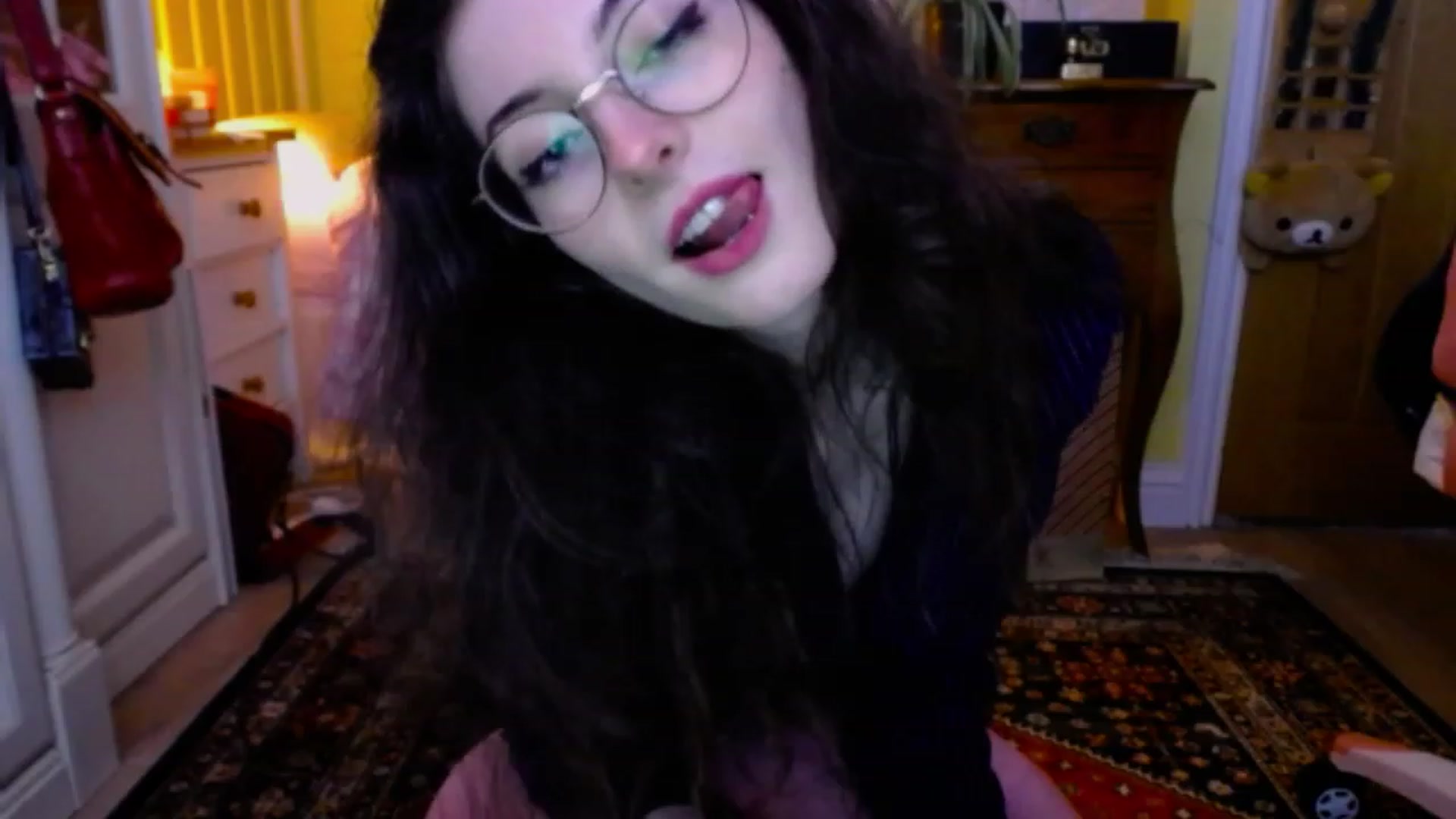 Gallery image thumbnail from viola__'s myfreecams stream on, 12/01/2022, 16:32 image 16 of 20