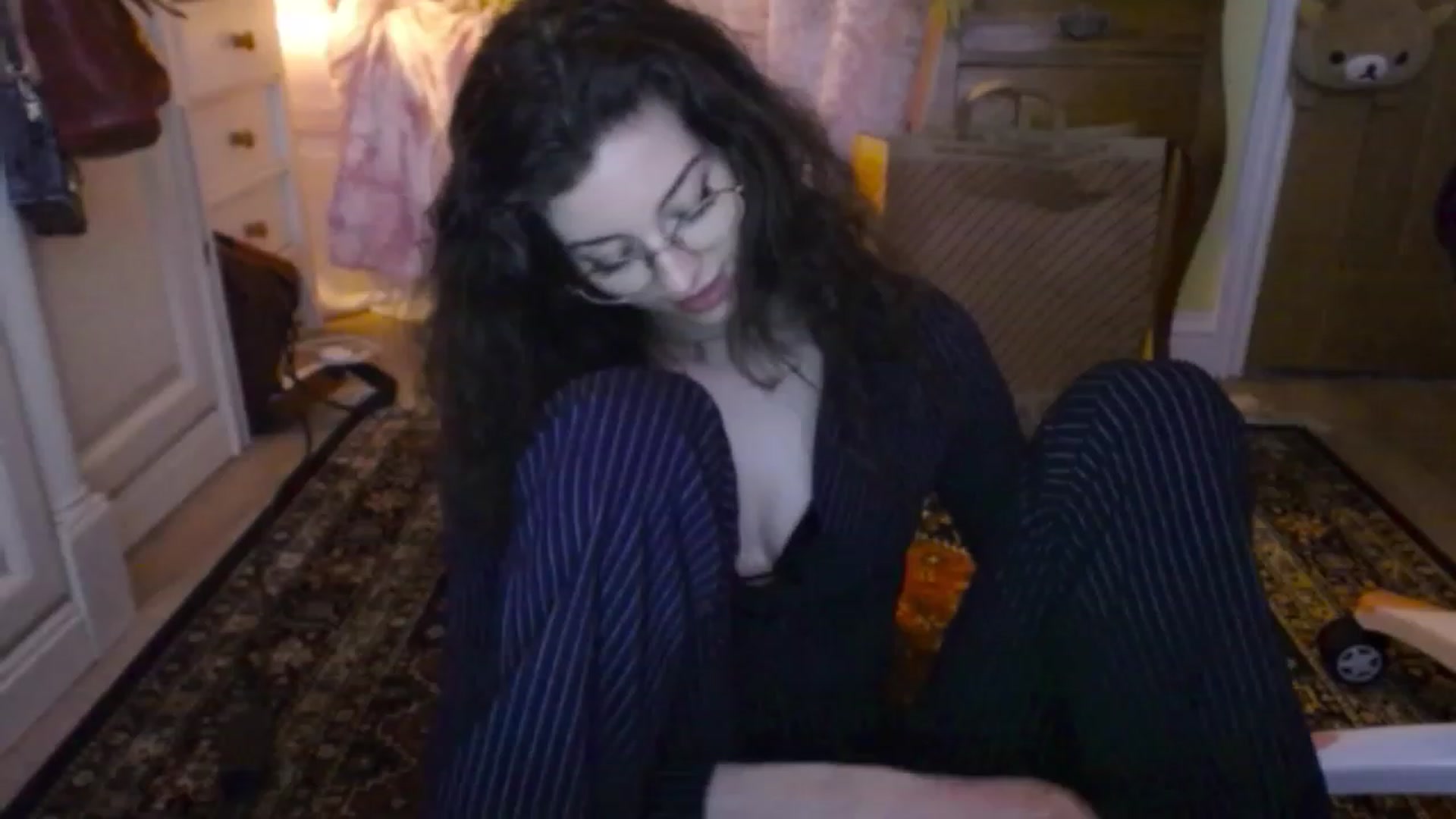 Gallery image thumbnail from viola__'s myfreecams stream on, 12/01/2022, 16:32 image 20 of 20