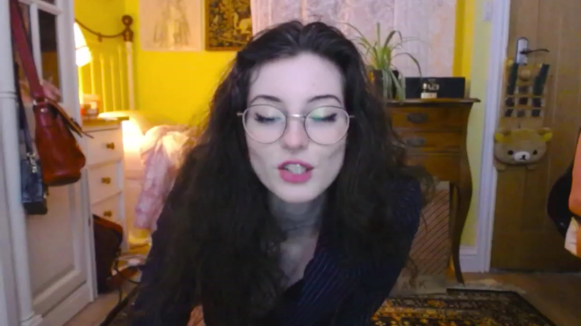Gallery image thumbnail from viola__'s myfreecams stream on, 12/01/2022, 16:32 image 18 of 20