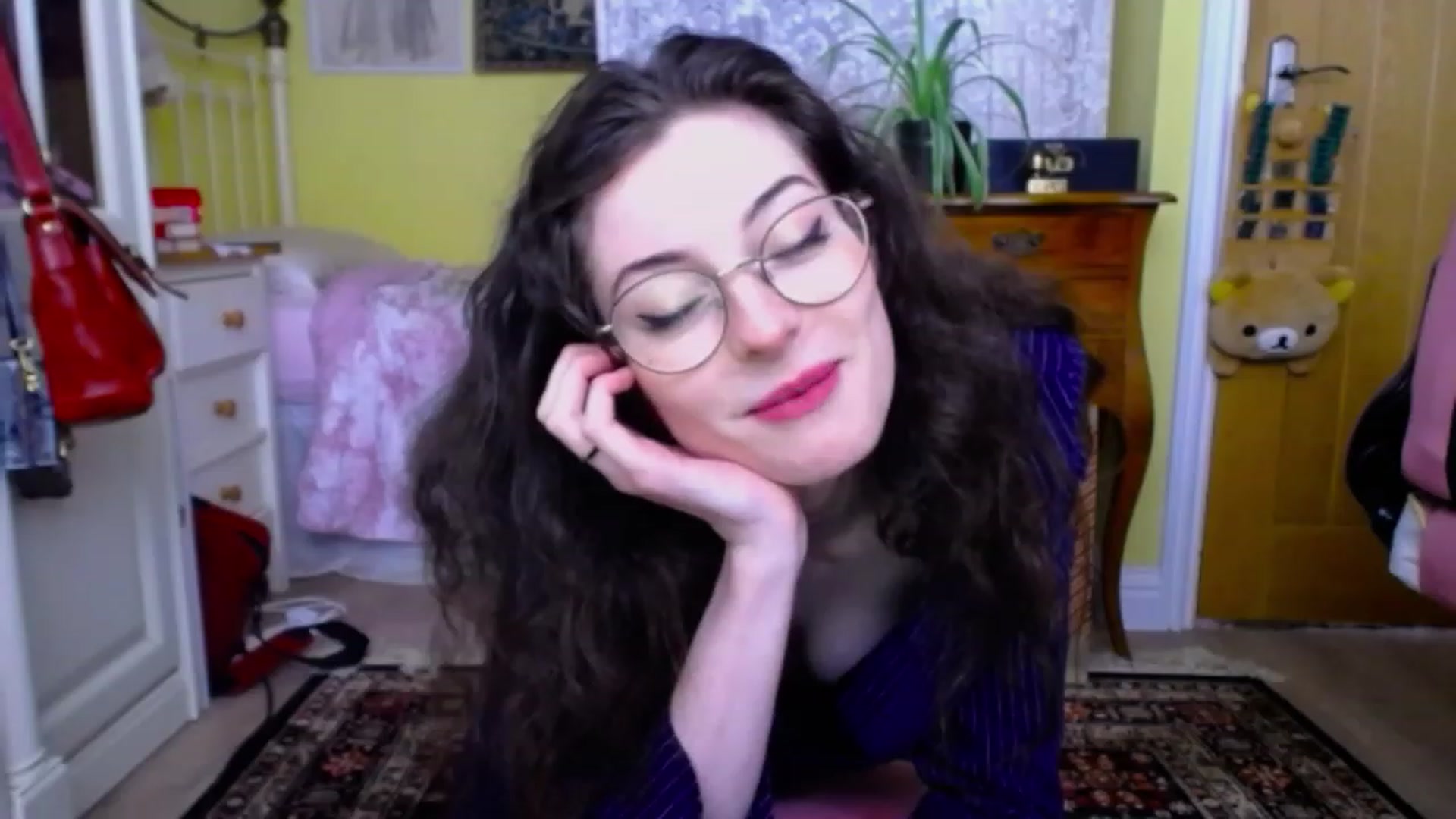 Gallery image thumbnail from viola__'s myfreecams stream on, 12/01/2022, 16:32 image 6 of 20