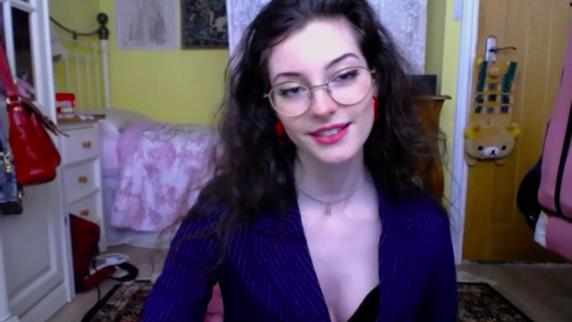 Gallery image thumbnail from viola__'s myfreecams stream on, 12/01/2022, 16:32 image 9 of 20