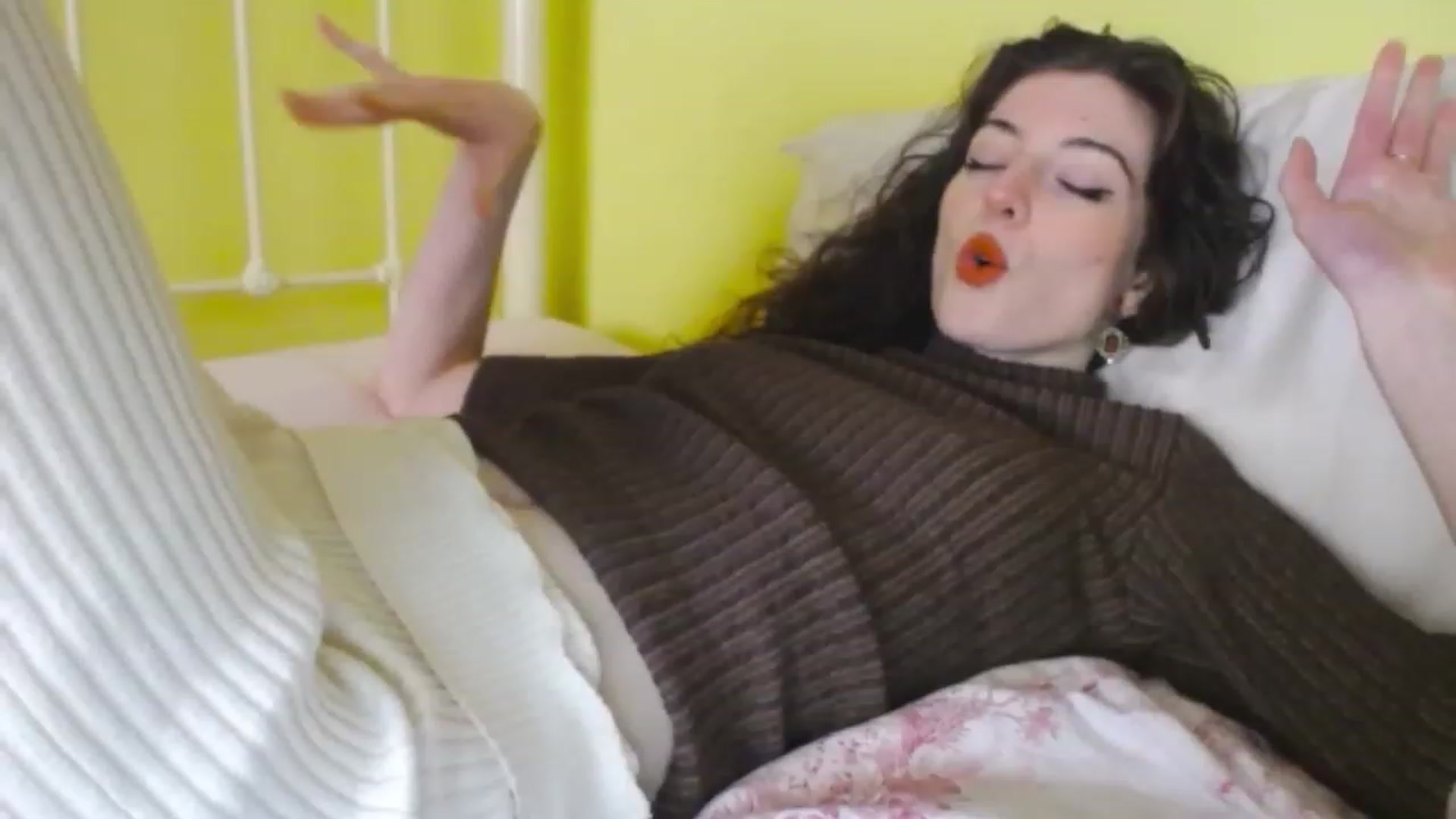 Gallery image thumbnail from viola__'s myfreecams stream on, 12/02/2022, 14:27 image 5 of 20