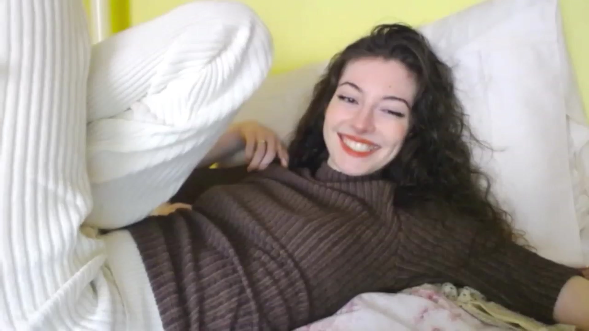 Gallery image thumbnail from viola__'s myfreecams stream on, 12/02/2022, 14:27 image 3 of 20