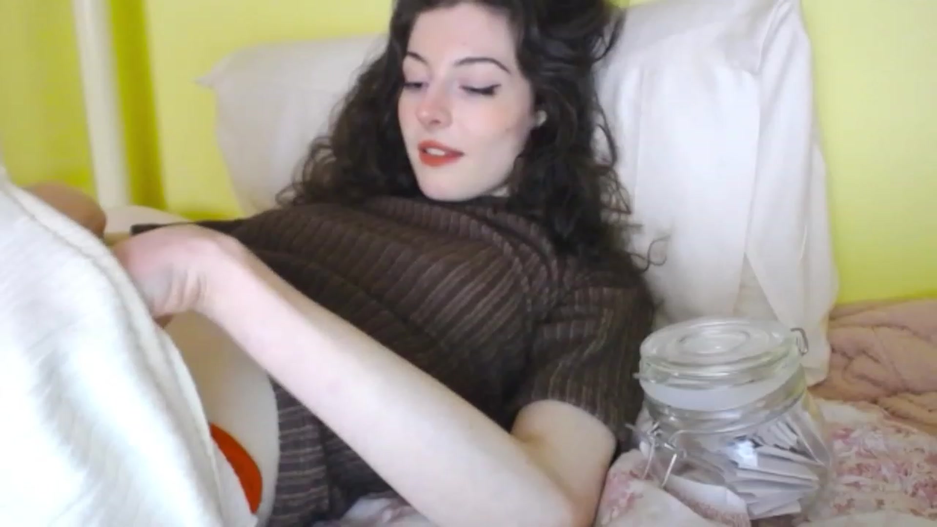 Gallery image thumbnail from viola__'s myfreecams stream on, 12/02/2022, 17:41 image 3 of 20