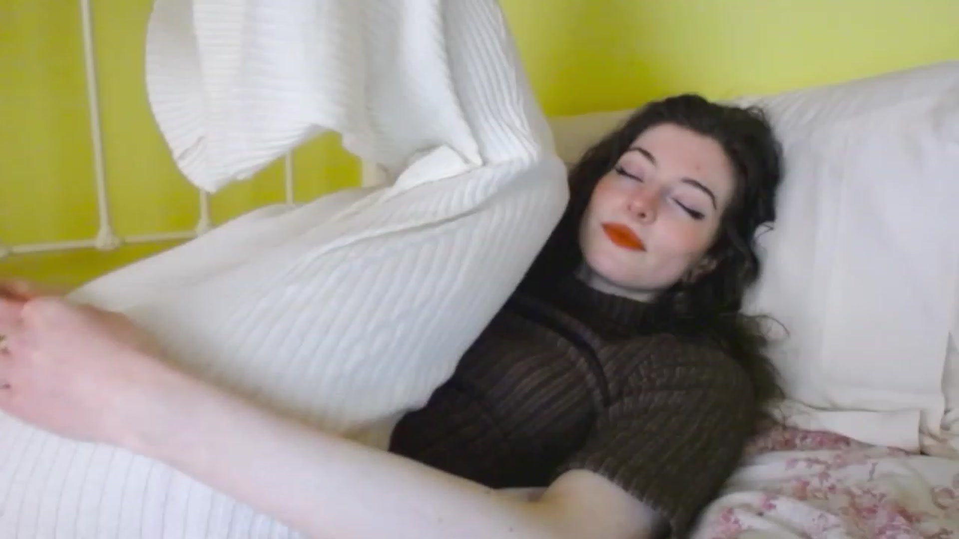 Gallery image thumbnail from viola__'s myfreecams stream on, 12/02/2022, 17:41 image 2 of 20