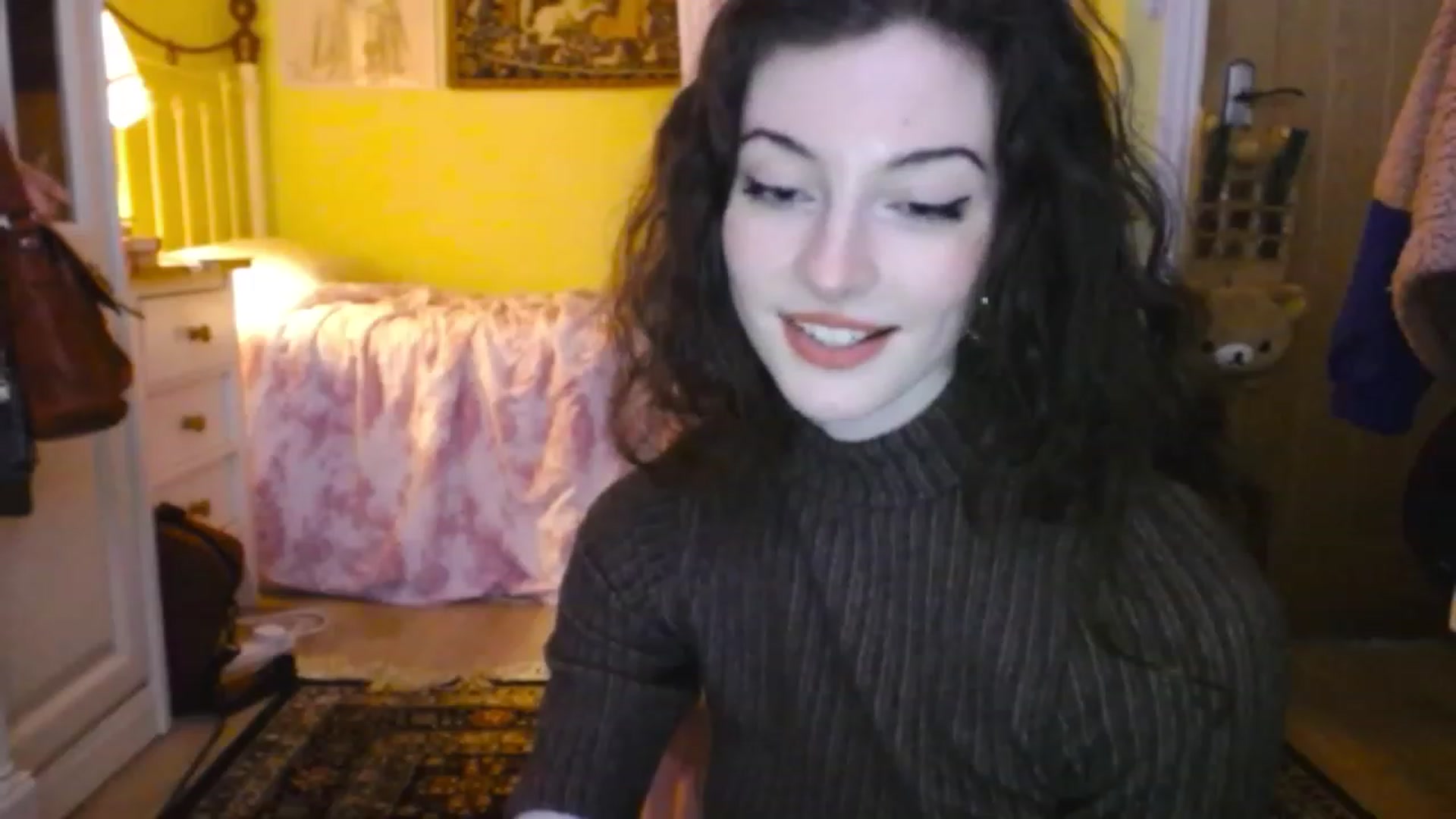 Gallery image thumbnail from viola__'s myfreecams stream on, 12/02/2022, 17:41 image 12 of 20
