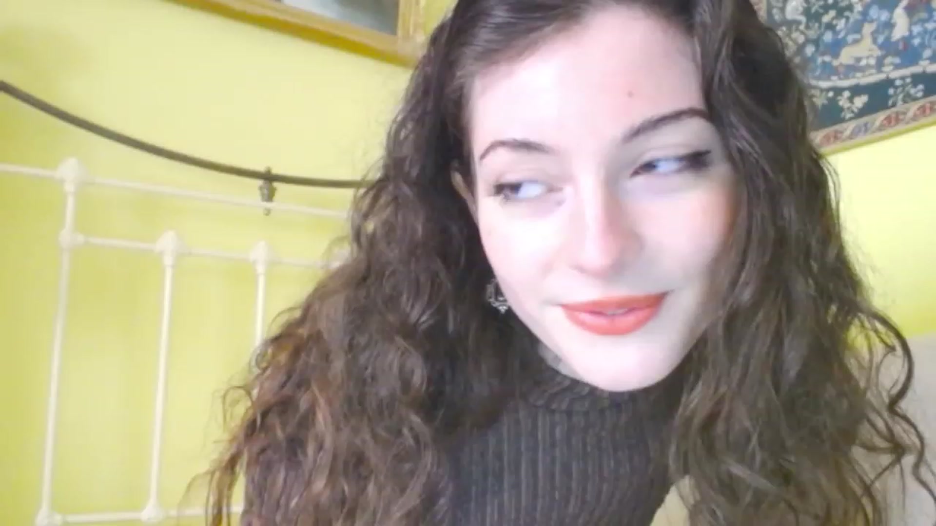Gallery image thumbnail from viola__'s myfreecams stream on, 12/02/2022, 17:41 image 4 of 20