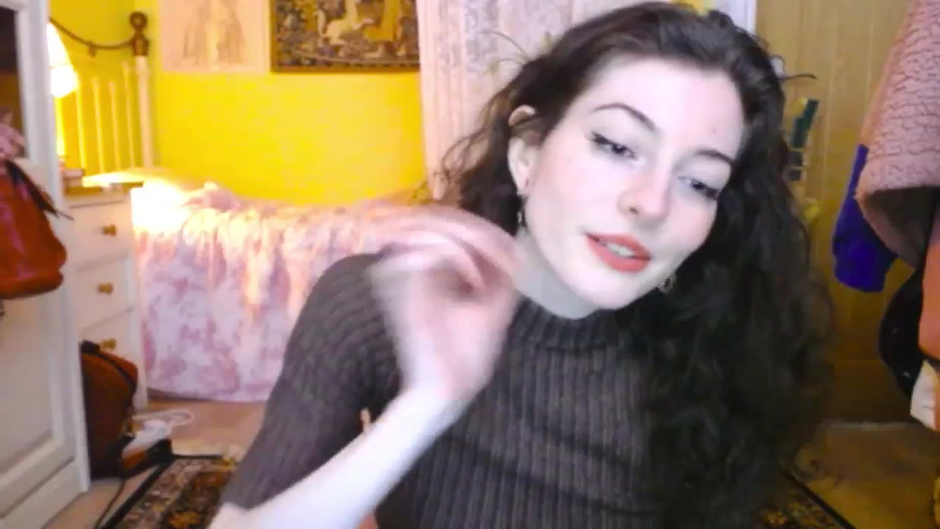 Gallery image thumbnail from viola__'s myfreecams stream on, 12/02/2022, 17:41 image 10 of 20