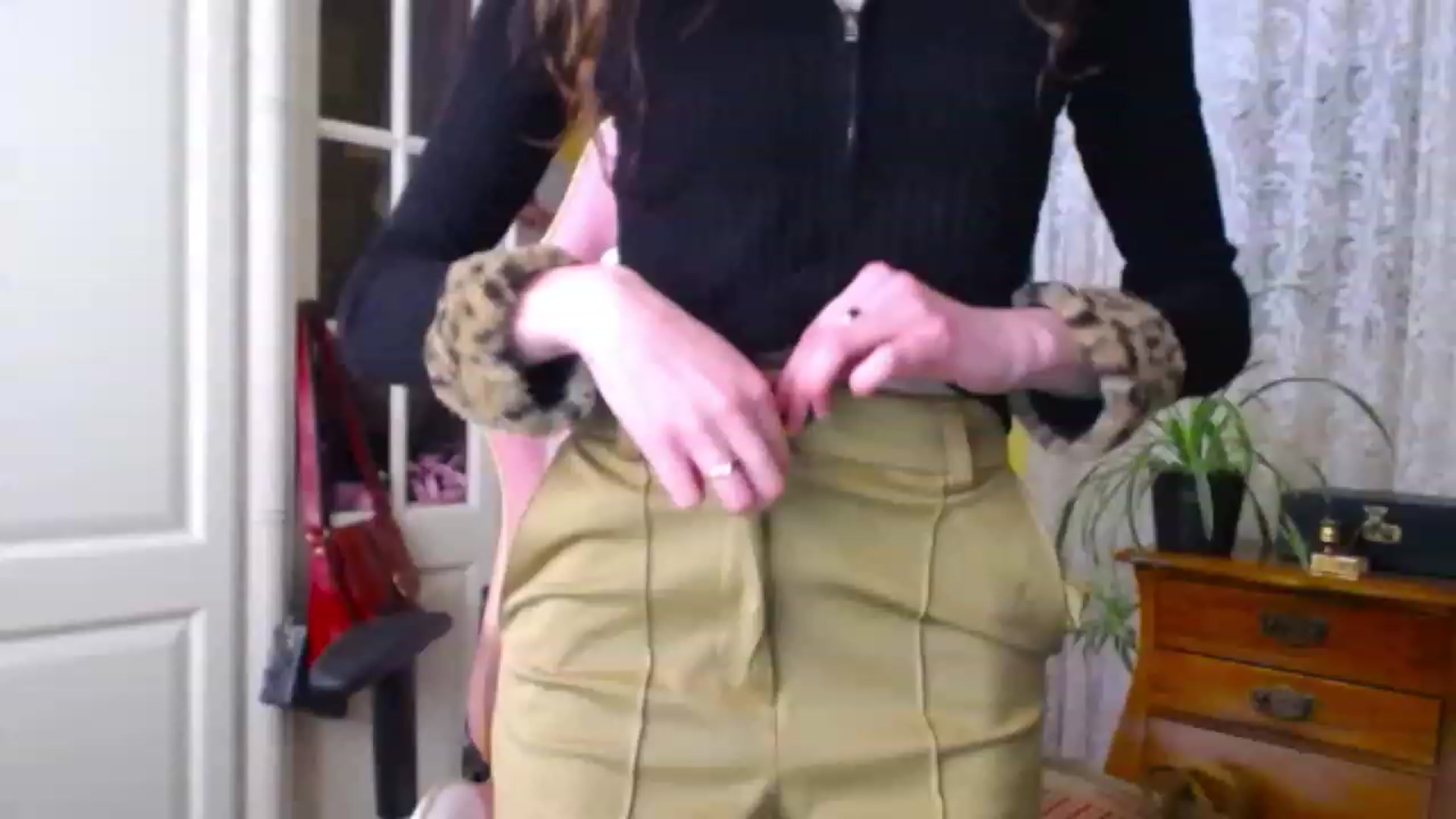 Gallery image thumbnail from viola__'s myfreecams stream on, 12/06/2022, 13:31 image 14 of 20