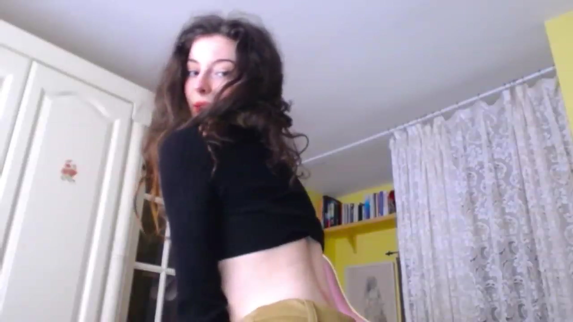 Gallery image thumbnail from viola__'s myfreecams stream on, 12/06/2022, 13:31 image 17 of 20
