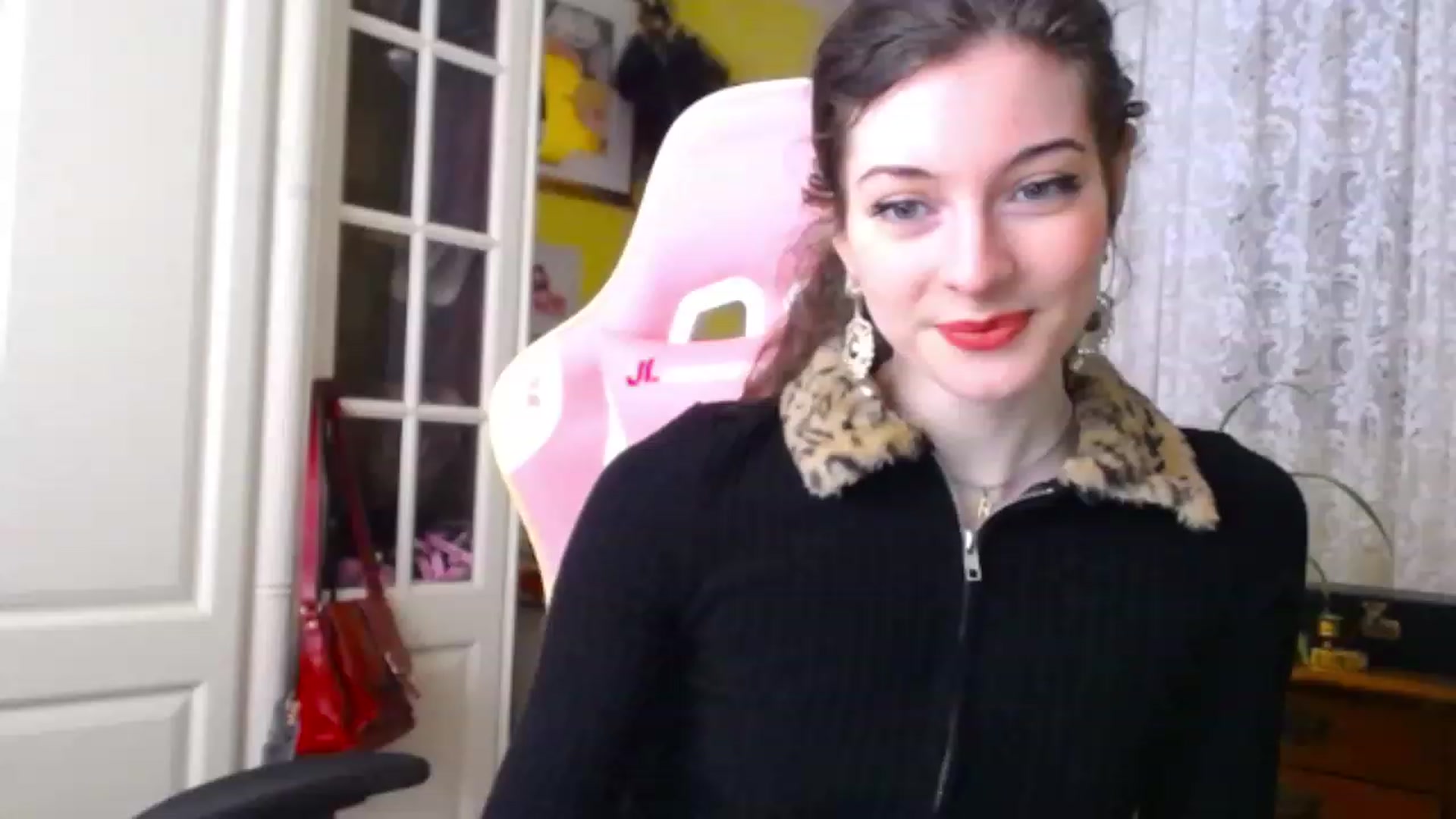 Gallery image thumbnail from viola__'s myfreecams stream on, 12/06/2022, 13:31 image 1 of 20