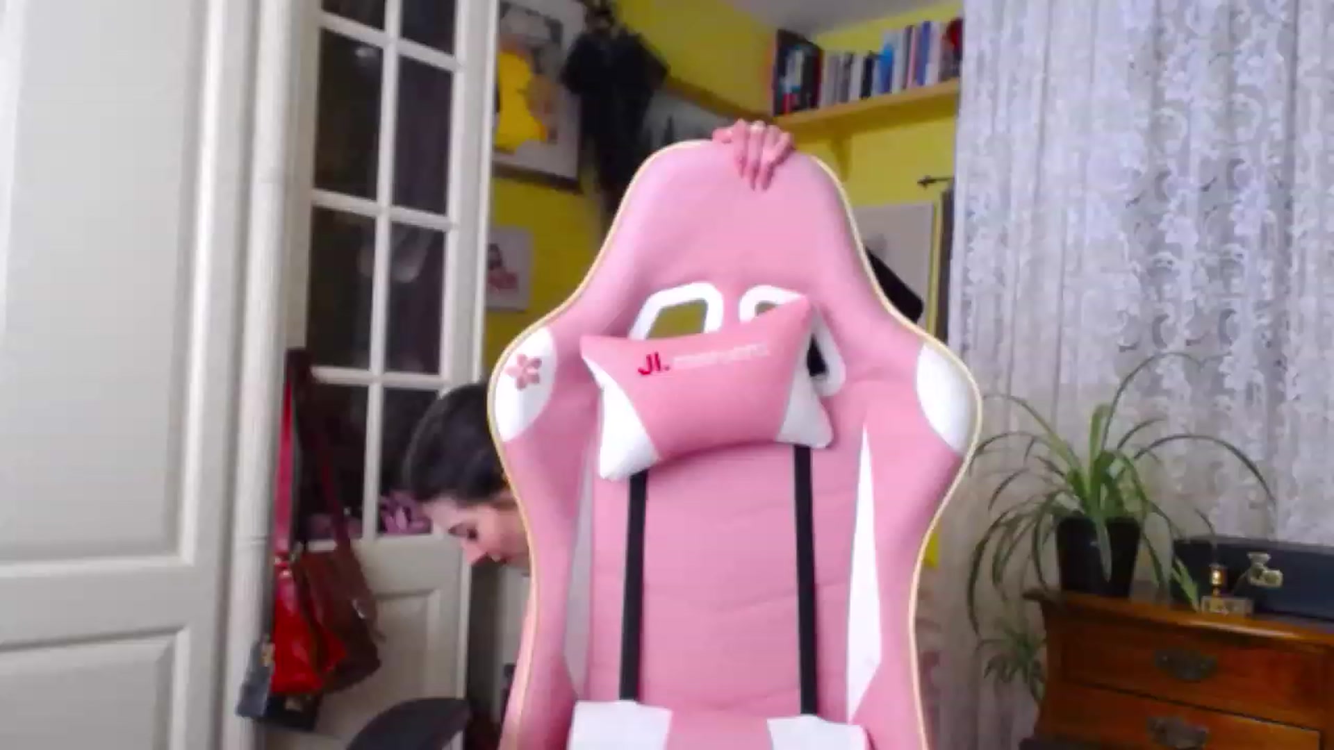 Gallery image thumbnail from viola__'s myfreecams stream on, 12/06/2022, 13:31 image 6 of 20