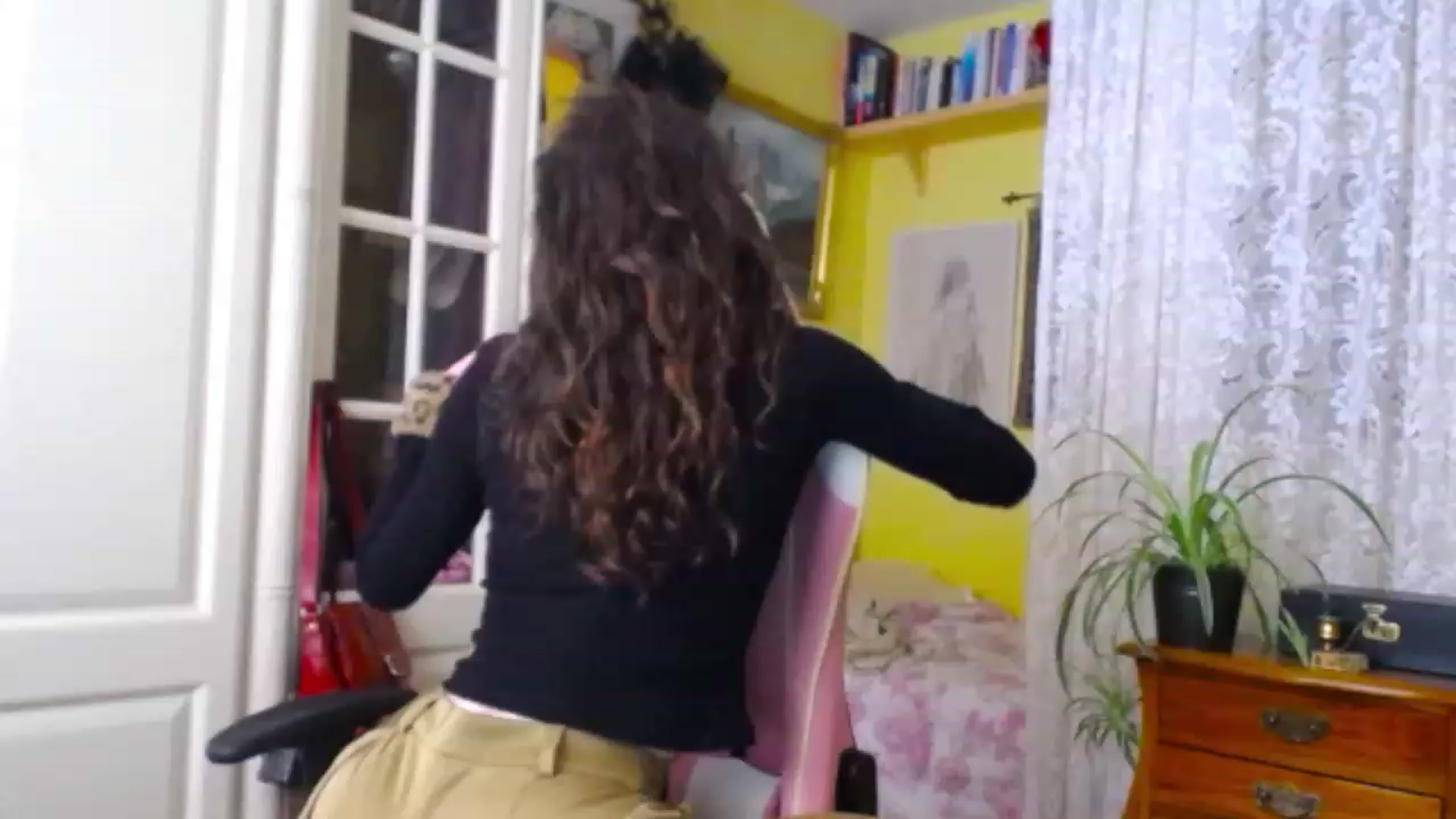 Gallery image thumbnail from viola__'s myfreecams stream on, 12/06/2022, 13:31 image 8 of 20