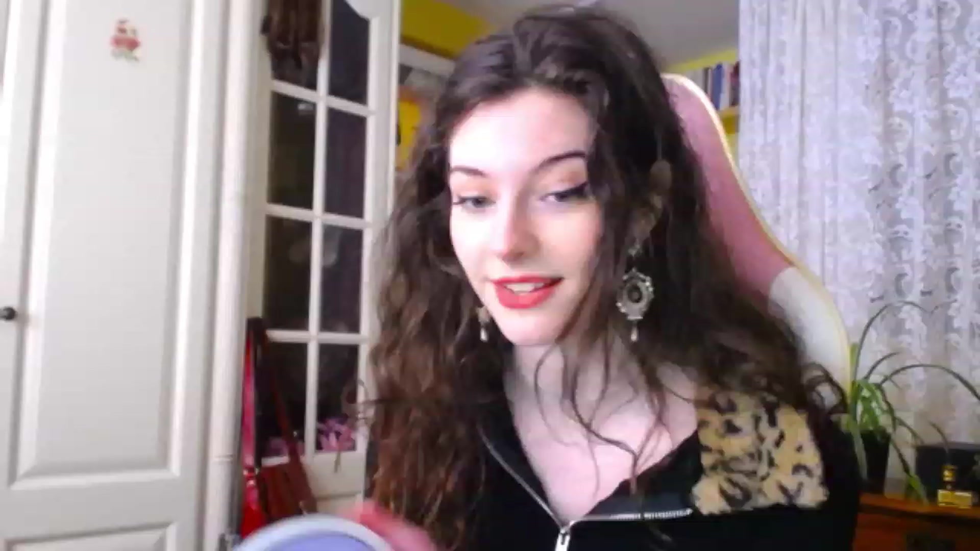 Gallery image thumbnail from viola__'s myfreecams stream on, 12/06/2022, 14:32 image 4 of 20
