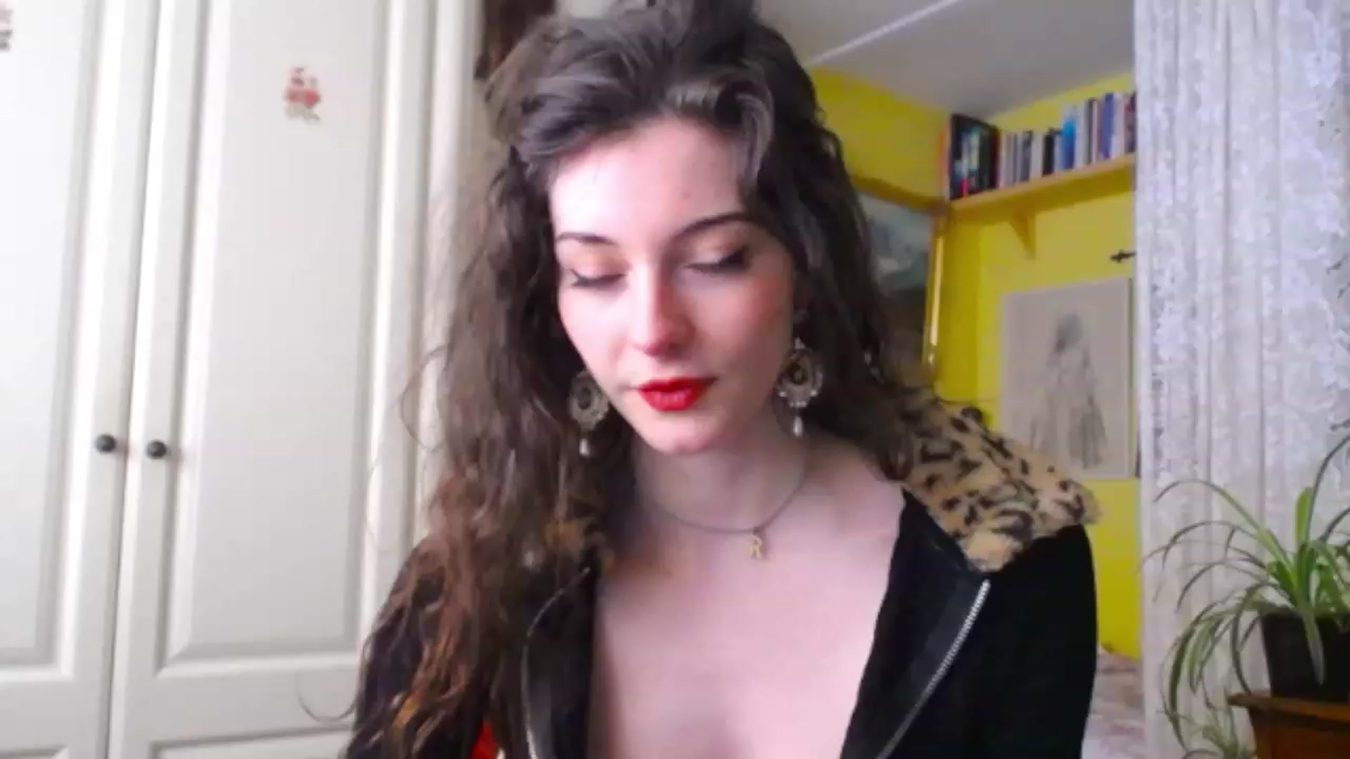 Gallery image thumbnail from viola__'s myfreecams stream on, 12/06/2022, 14:32 image 15 of 20