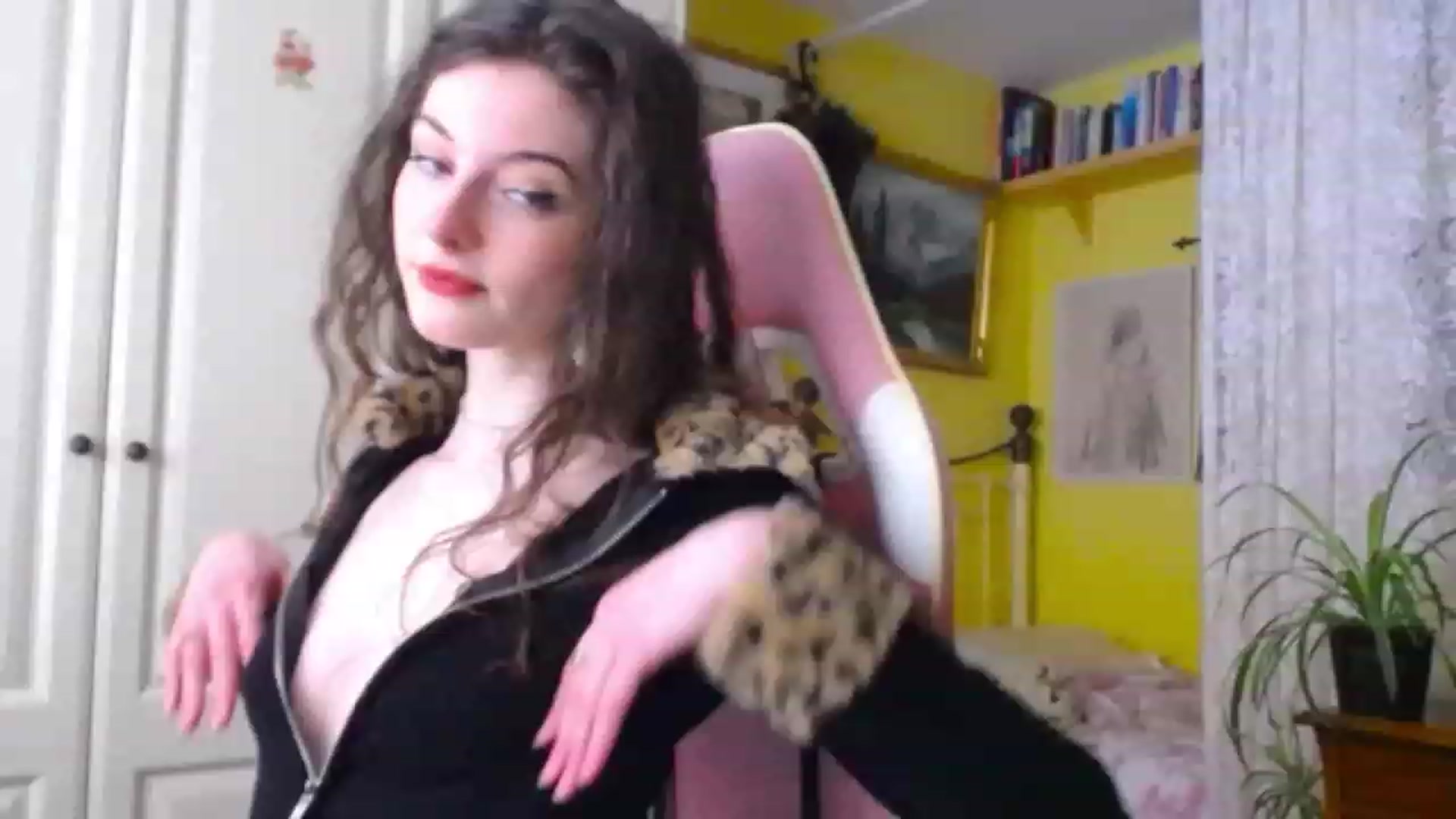 Gallery image thumbnail from viola__'s myfreecams stream on, 12/06/2022, 14:32 image 14 of 20