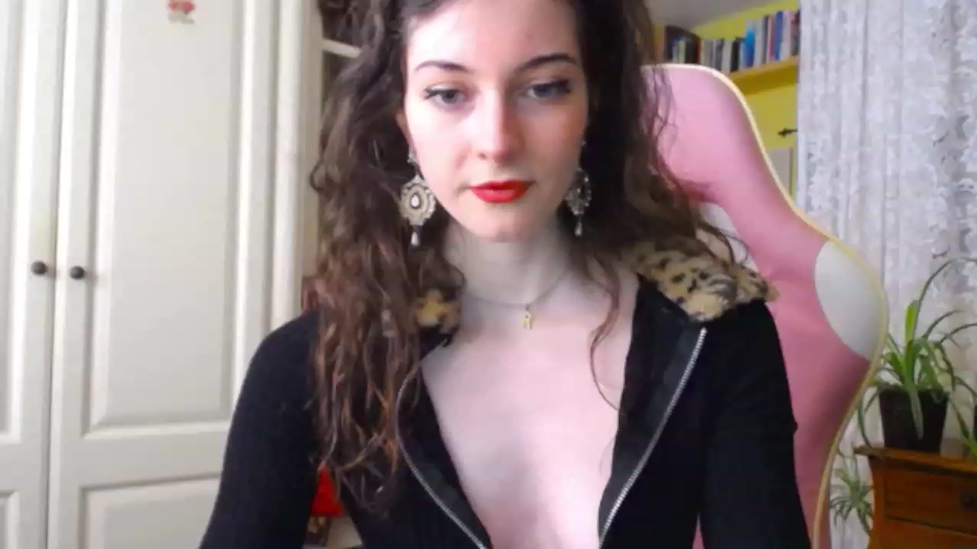Gallery image thumbnail from viola__'s myfreecams stream on, 12/06/2022, 14:32 image 17 of 20