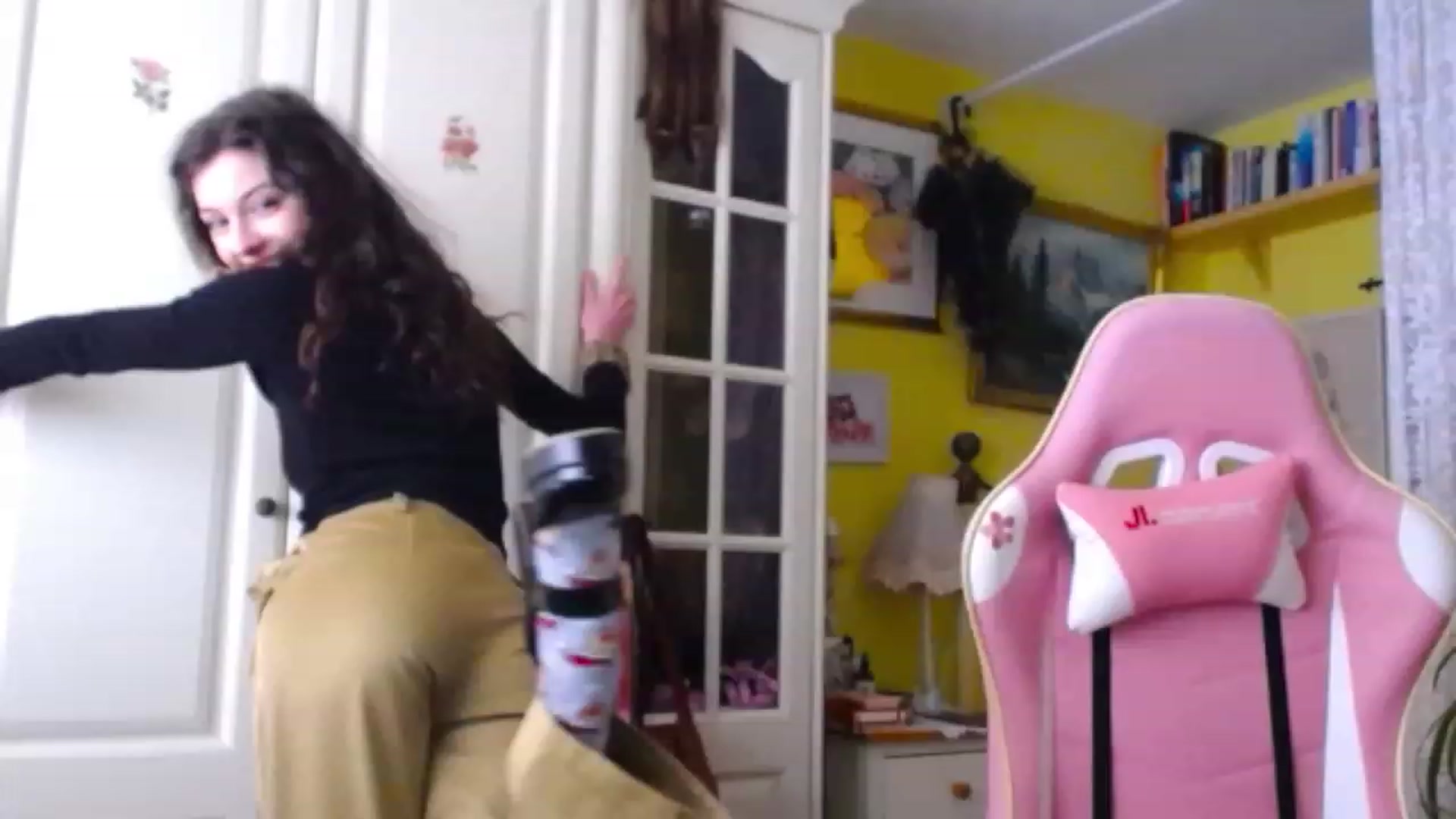 Gallery image thumbnail from viola__'s myfreecams stream on, 12/06/2022, 14:32 image 1 of 20