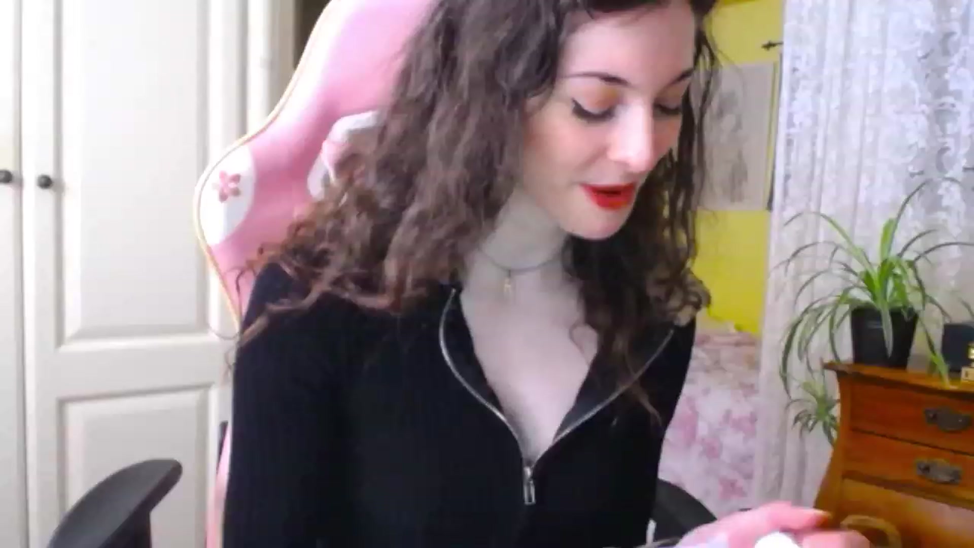 Gallery image thumbnail from viola__'s myfreecams stream on, 12/06/2022, 15:02 image 17 of 20