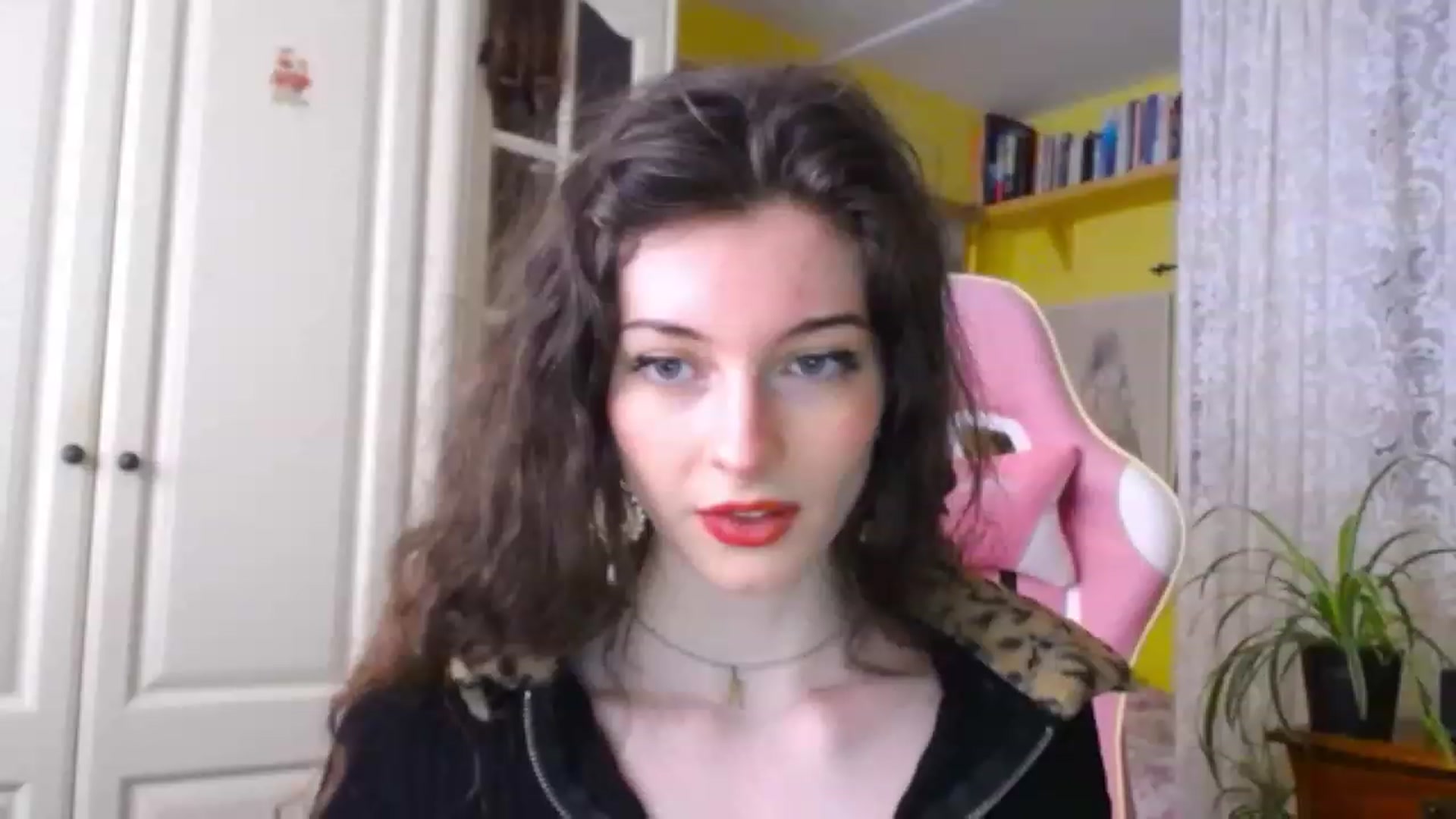 Gallery image thumbnail from viola__'s myfreecams stream on, 12/06/2022, 15:02 image 14 of 20