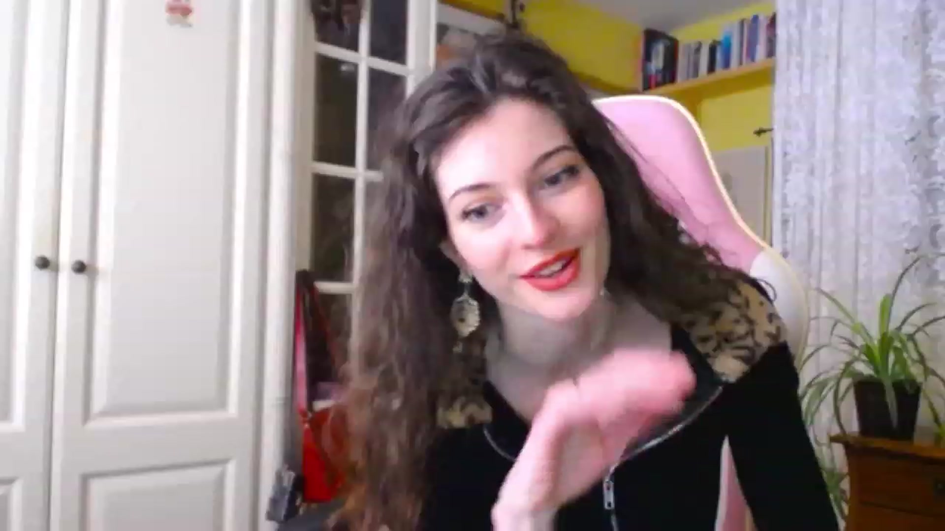 Gallery image thumbnail from viola__'s myfreecams stream on, 12/06/2022, 15:02 image 11 of 20