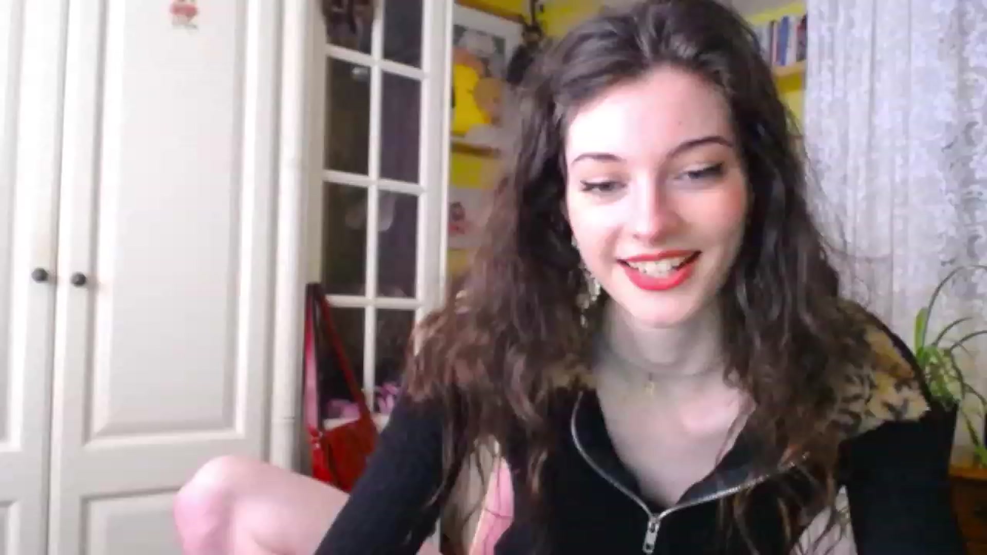 Gallery image thumbnail from viola__'s myfreecams stream on, 12/06/2022, 15:02 image 10 of 20