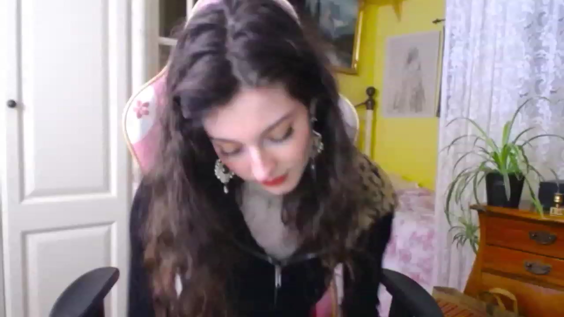 Gallery image thumbnail from viola__'s myfreecams stream on, 12/06/2022, 15:02 image 7 of 20