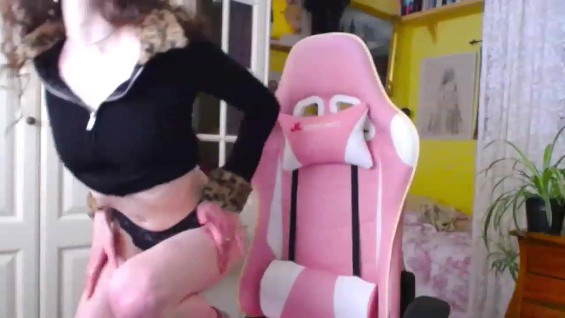 Gallery image thumbnail from viola__'s myfreecams stream on, 12/06/2022, 15:29 image 14 of 20