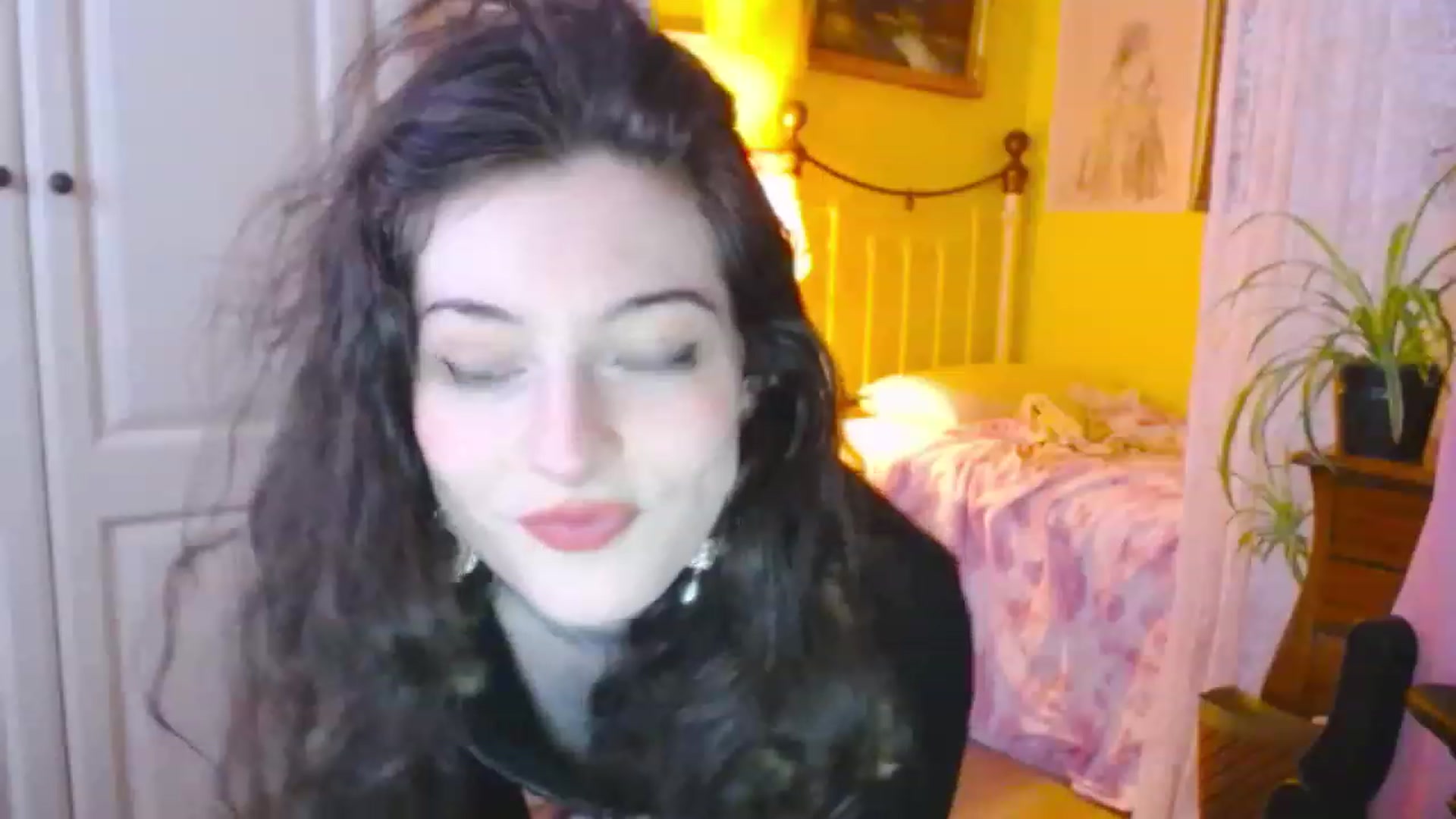 Gallery image thumbnail from viola__'s myfreecams stream on, 12/06/2022, 16:14 image 16 of 20