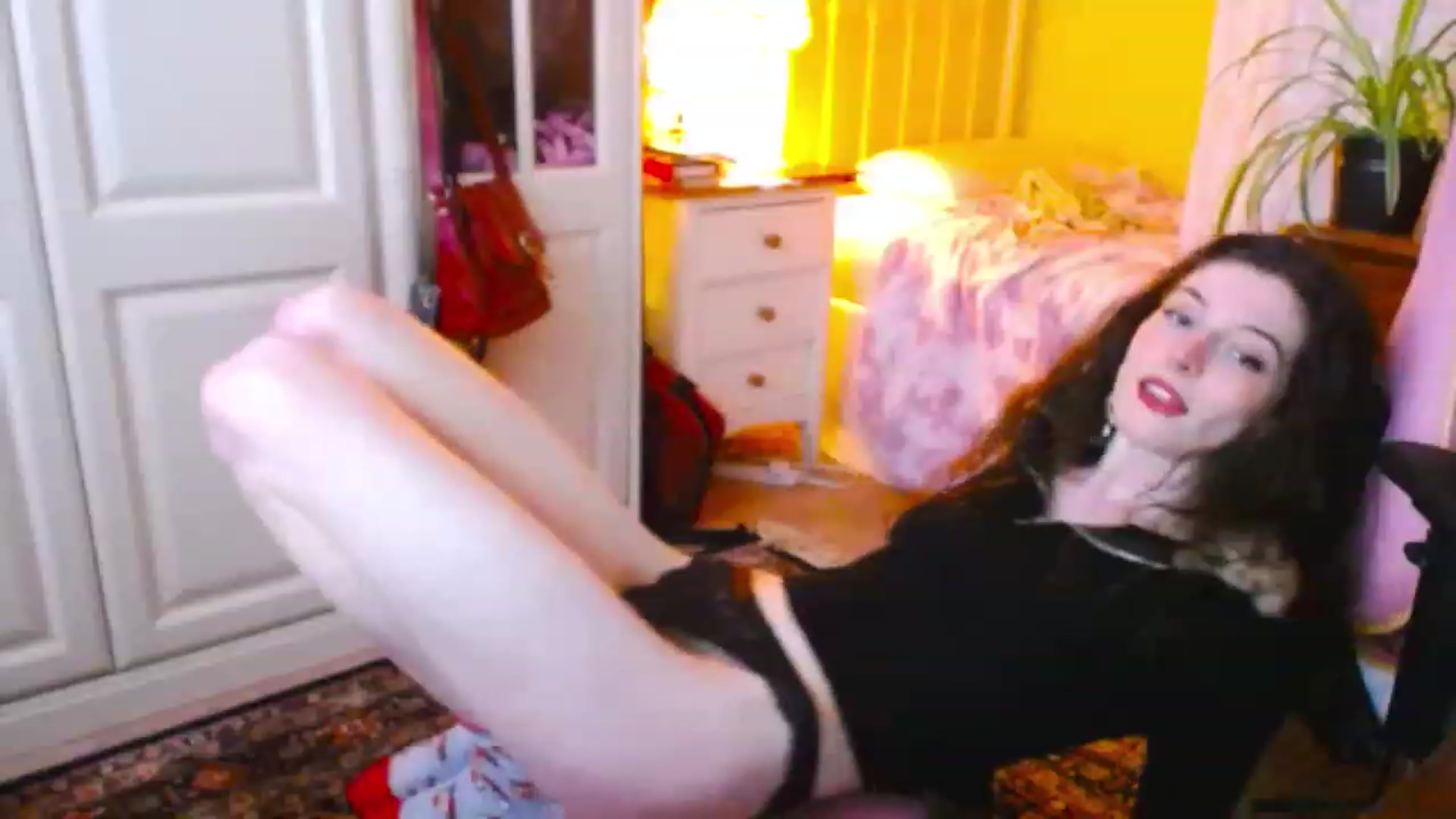 Gallery image thumbnail from viola__'s myfreecams stream on, 12/06/2022, 16:14 image 6 of 20