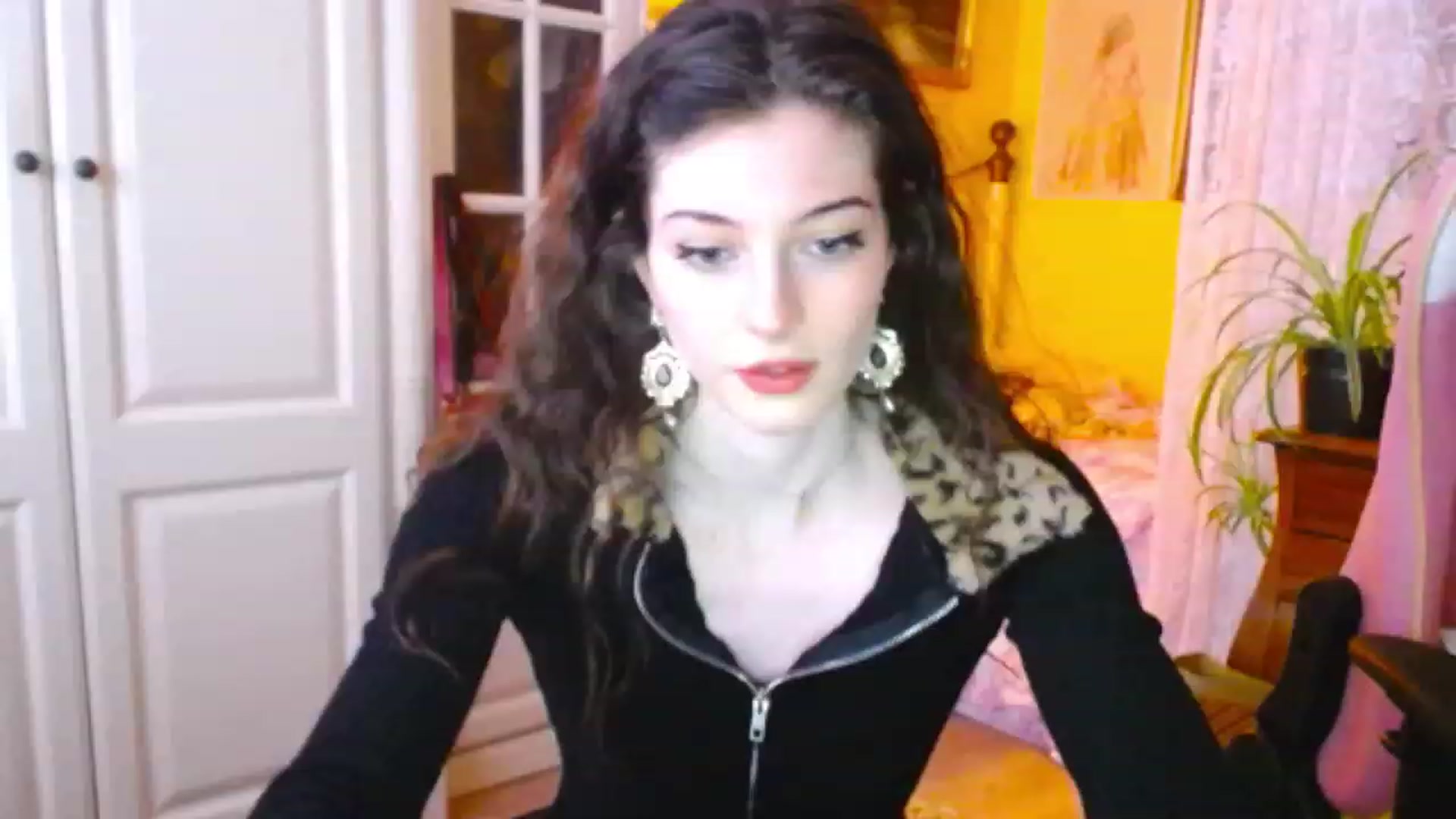 Gallery image thumbnail from viola__'s myfreecams stream on, 12/06/2022, 16:14 image 4 of 20