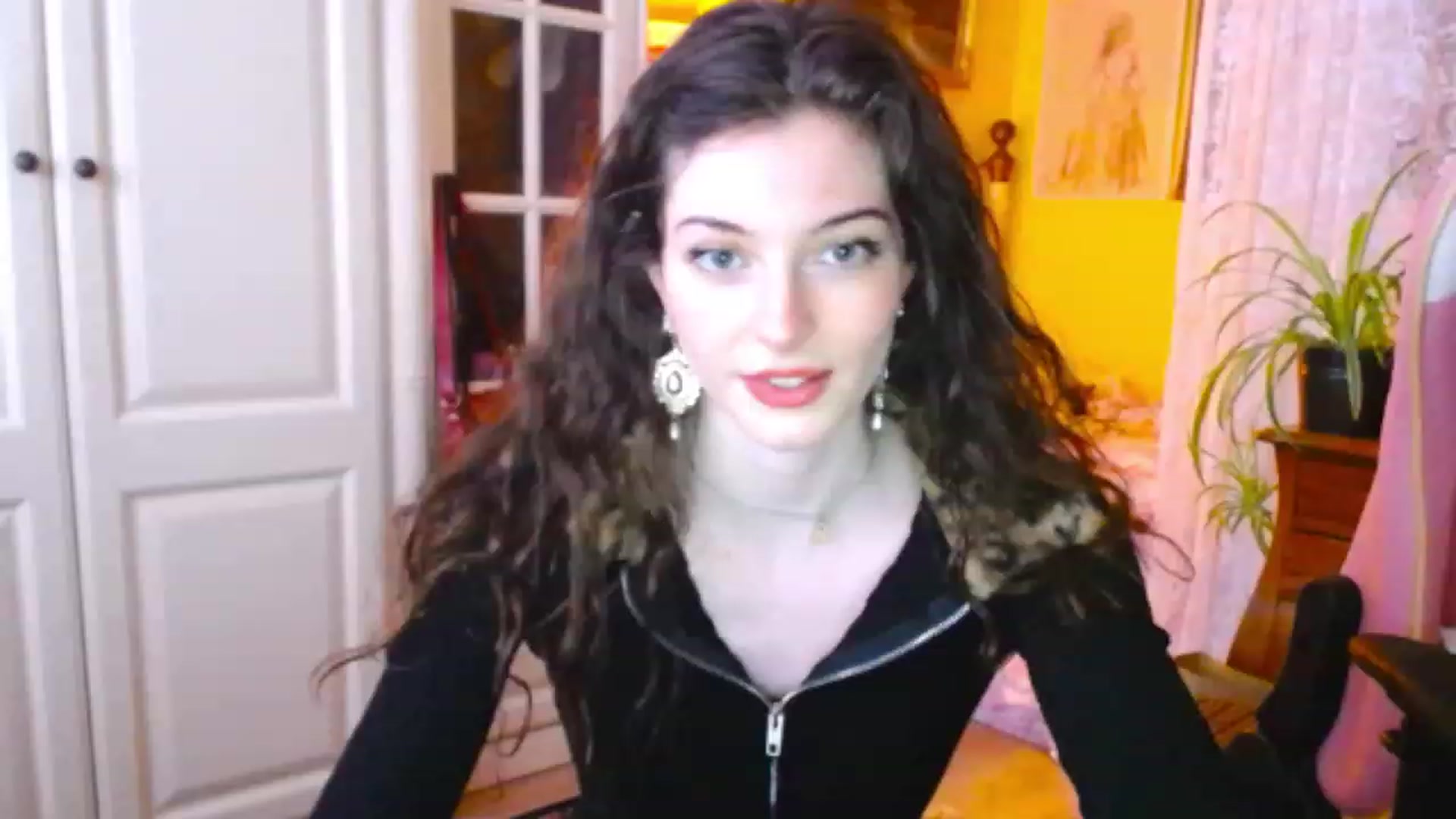 Gallery image thumbnail from viola__'s myfreecams stream on, 12/06/2022, 16:14 image 5 of 20