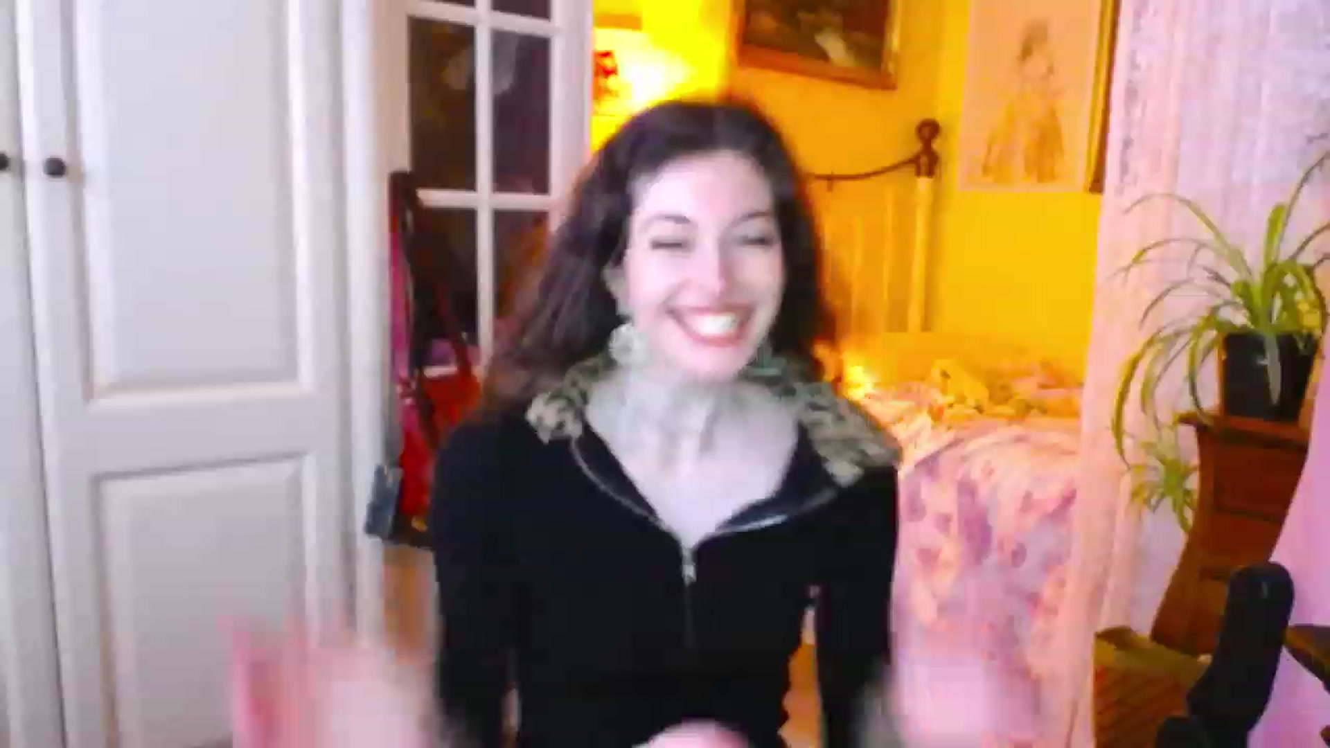 Gallery image thumbnail from viola__'s myfreecams stream on, 12/06/2022, 16:14 image 11 of 20