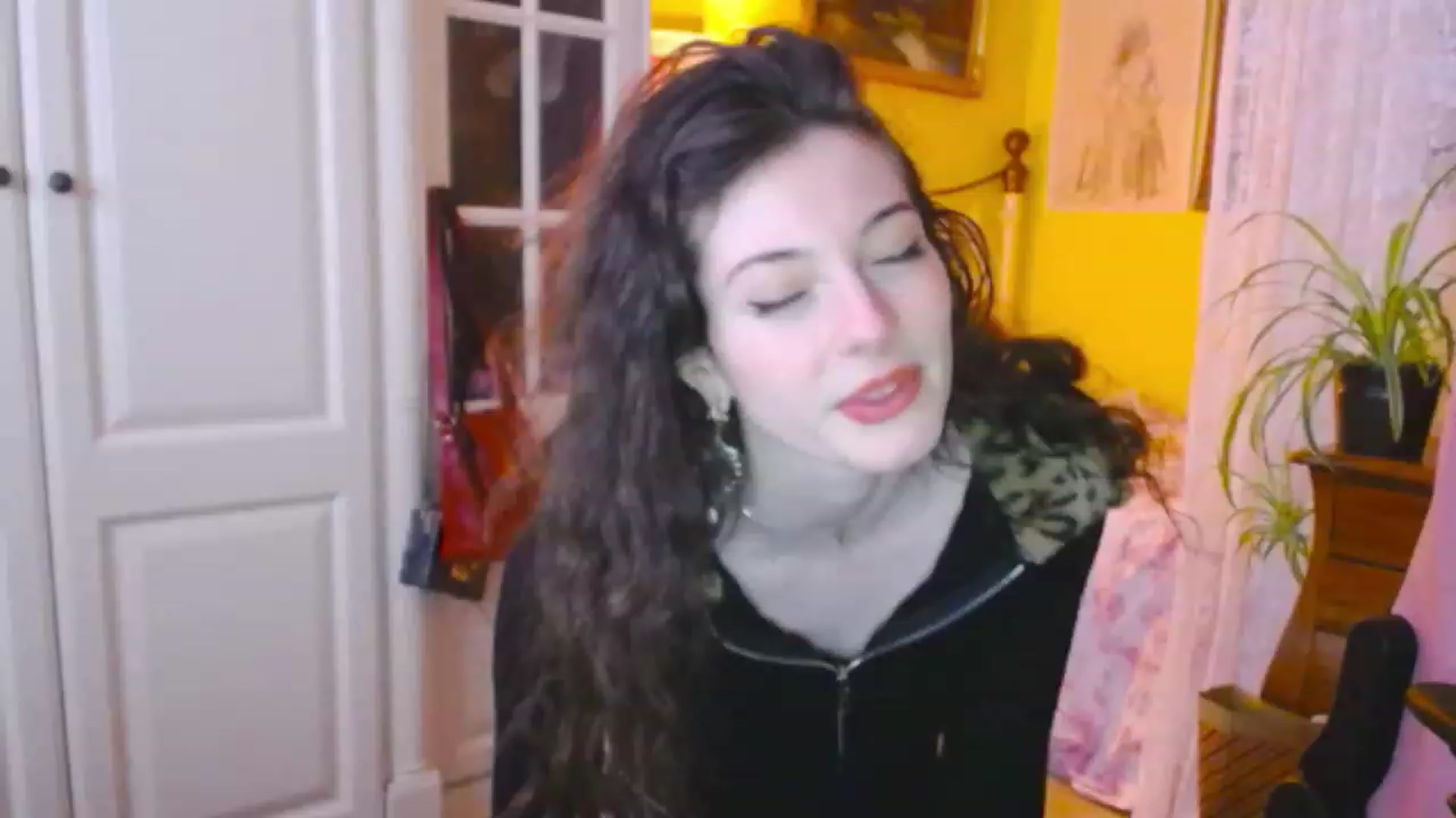 Gallery image thumbnail from viola__'s myfreecams stream on, 12/06/2022, 16:14 image 14 of 20