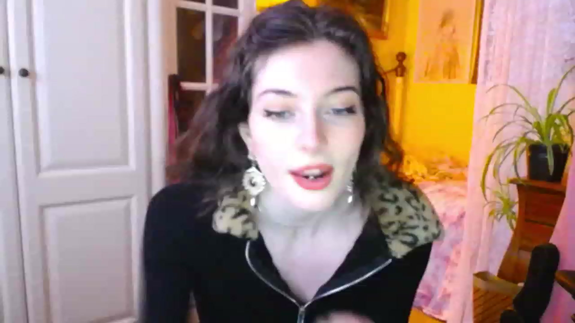 Gallery image thumbnail from viola__'s myfreecams stream on, 12/06/2022, 16:14 image 12 of 20