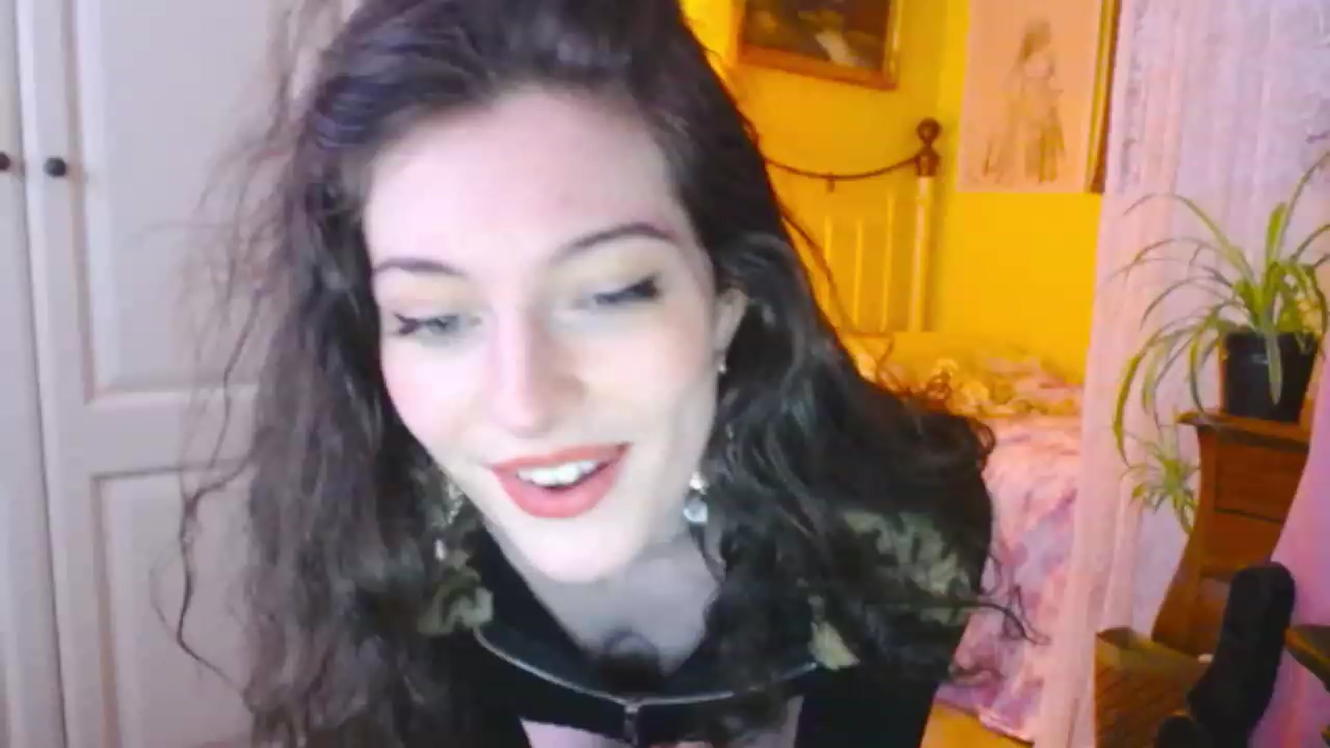 Gallery image thumbnail from viola__'s myfreecams stream on, 12/06/2022, 16:14 image 15 of 20