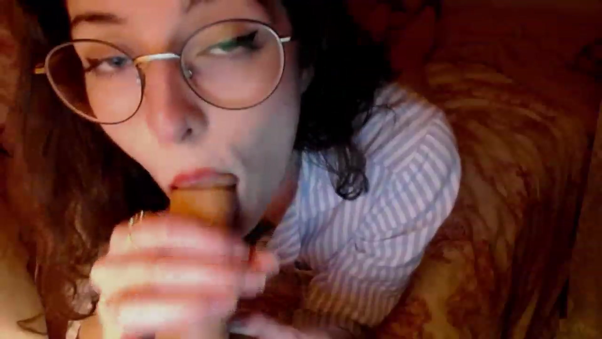 Gallery image thumbnail from viola__'s myfreecams stream on, 12/06/2022, 22:47 image 10 of 20