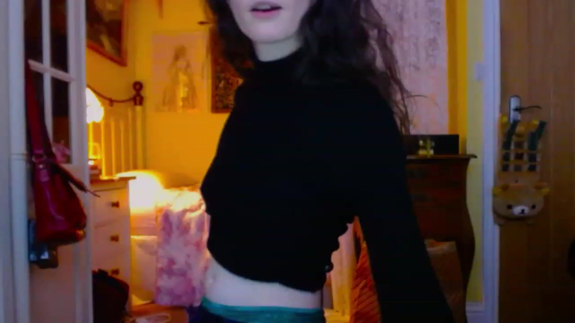 Gallery image thumbnail from viola__'s myfreecams stream on, 12/07/2022, 16:43 image 18 of 20