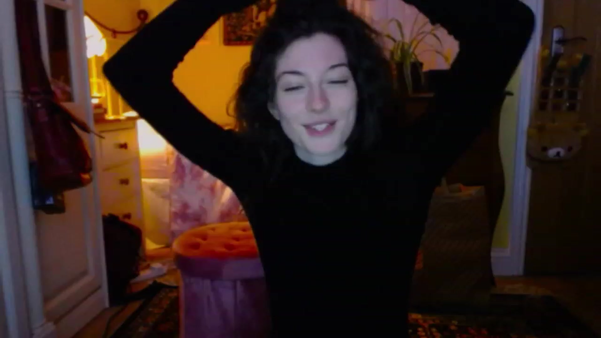 Gallery image thumbnail from viola__'s myfreecams stream on, 12/07/2022, 16:43 image 19 of 20