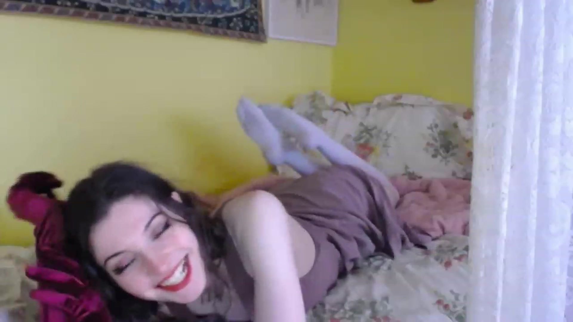 Gallery image thumbnail from viola__'s myfreecams stream on, 12/15/2022, 13:01 image 13 of 20