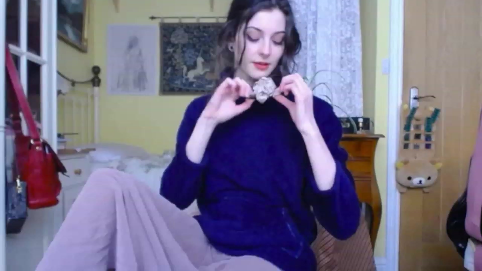 Gallery image thumbnail from viola__'s myfreecams stream on, 12/15/2022, 13:01 image 7 of 20