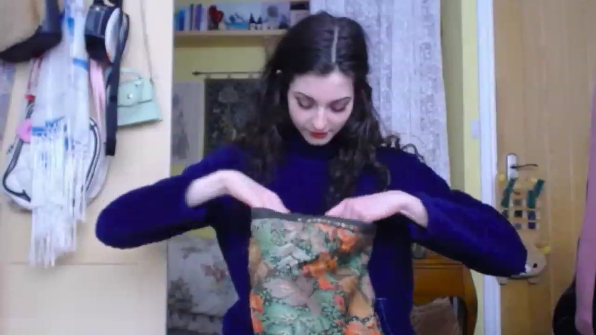 Gallery image thumbnail from viola__'s myfreecams stream on, 12/15/2022, 13:01 image 9 of 20