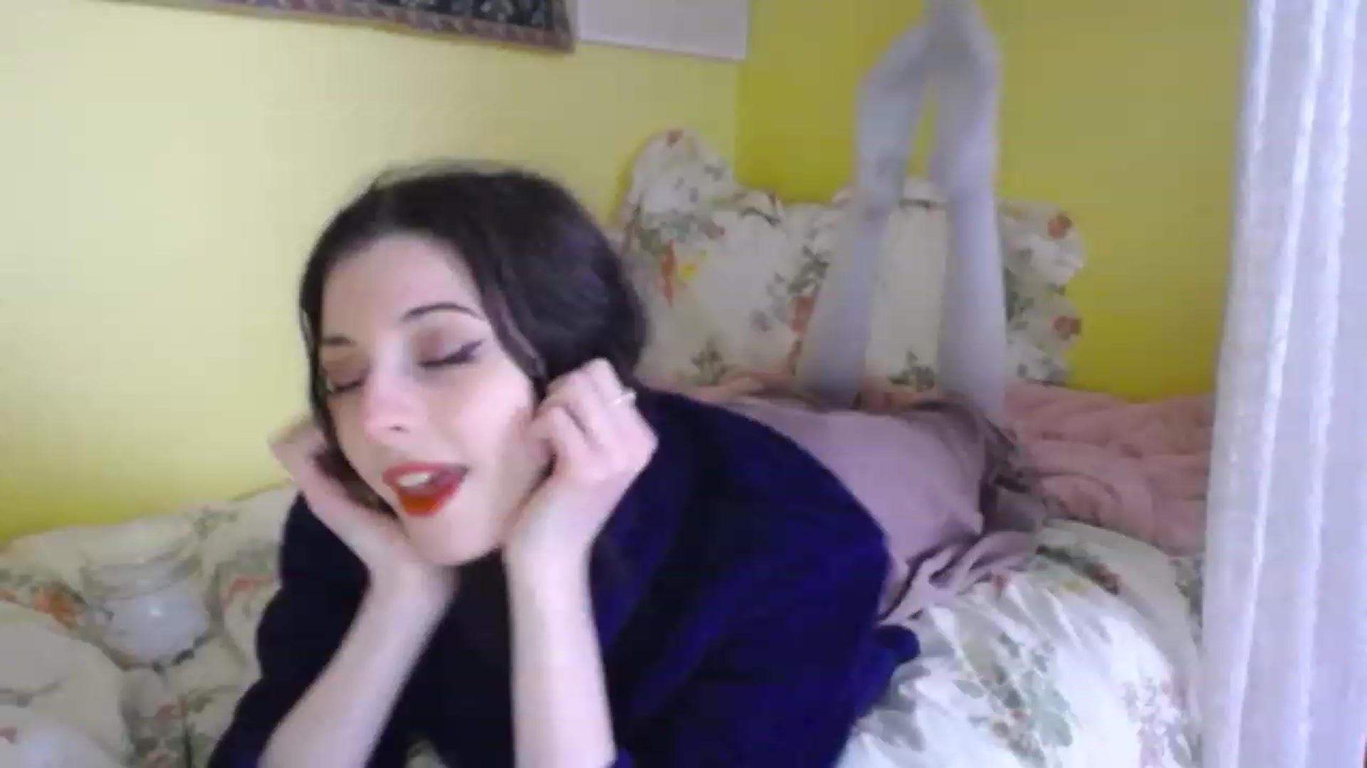Gallery image thumbnail from viola__'s myfreecams stream on, 12/15/2022, 13:01 image 5 of 20