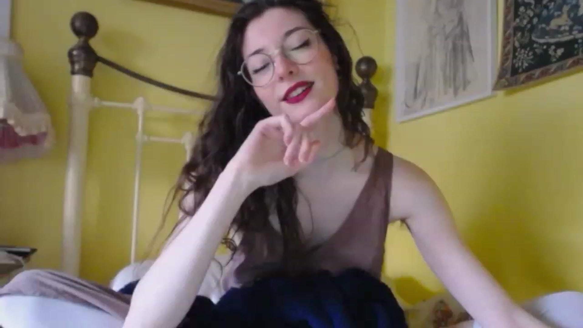 Gallery image thumbnail from viola__'s myfreecams stream on, 12/16/2022, 12:32 image 20 of 20