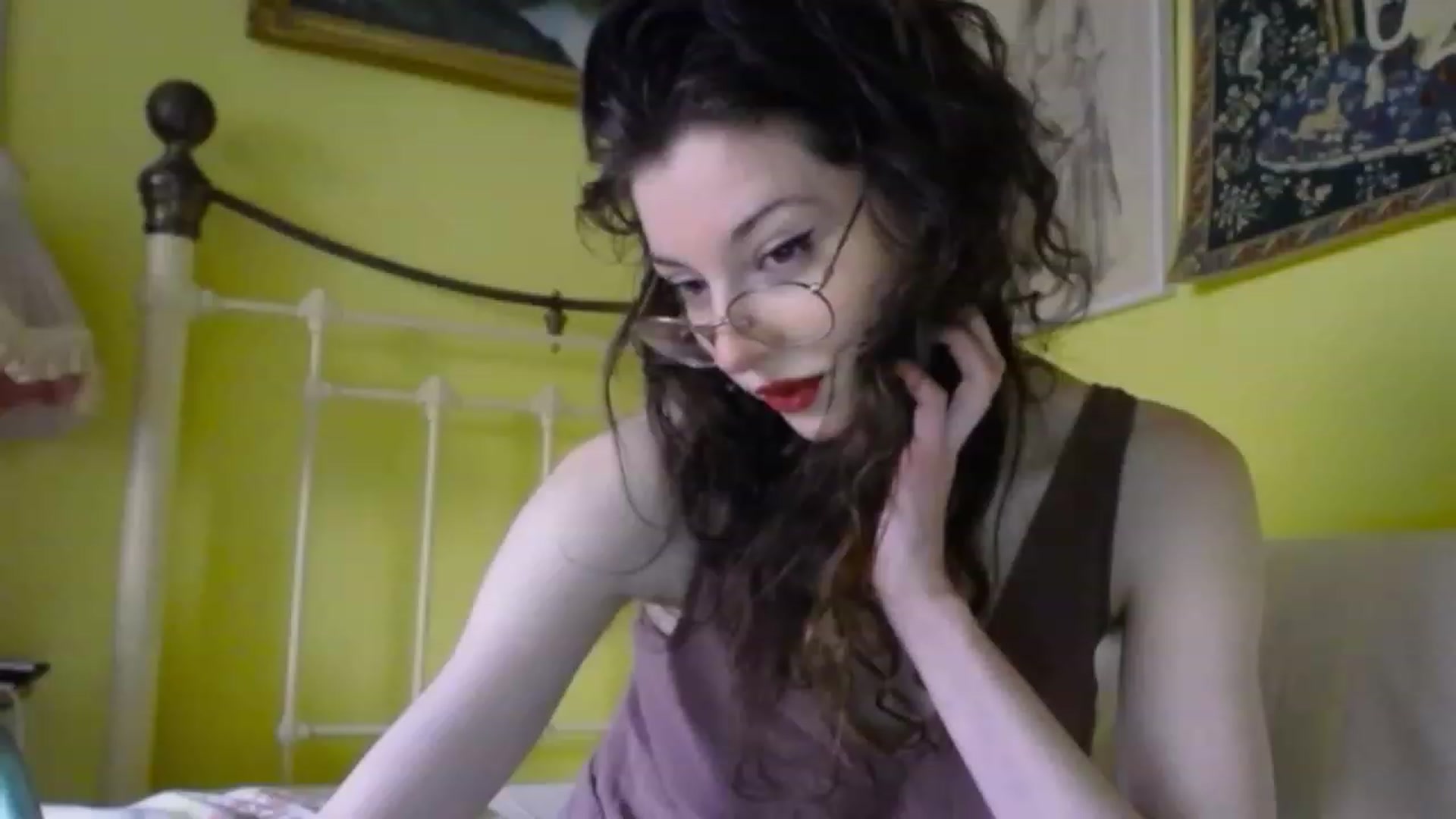 Gallery image thumbnail from viola__'s myfreecams stream on, 12/16/2022, 14:31 image 4 of 20