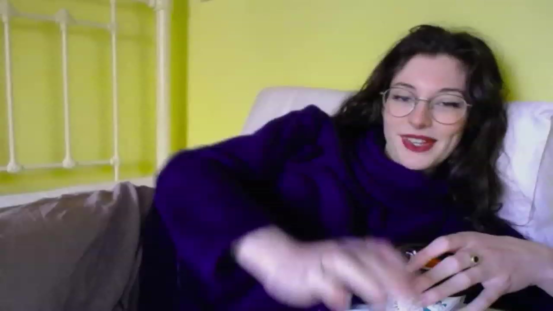 Gallery image thumbnail from viola__'s myfreecams stream on, 12/16/2022, 14:31 image 1 of 20