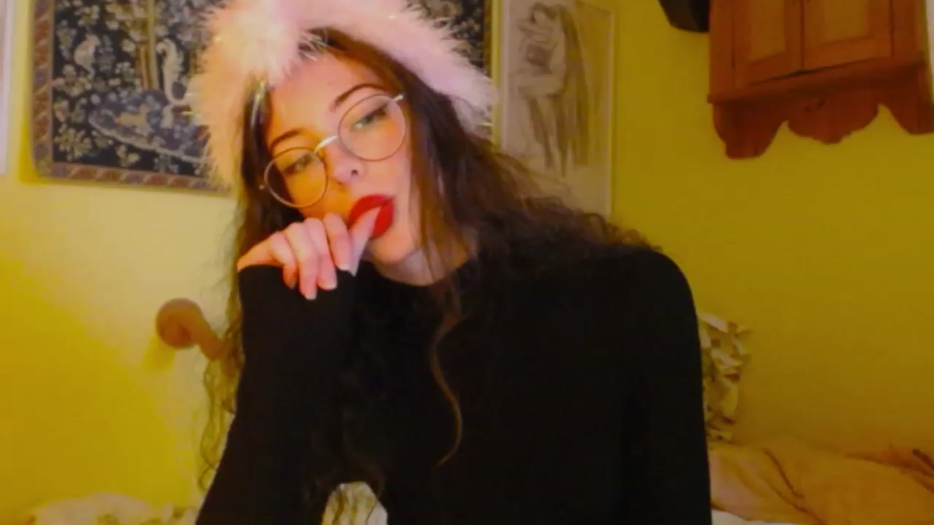 Gallery image thumbnail from viola__'s myfreecams stream on, 12/21/2022, 15:20 image 15 of 20