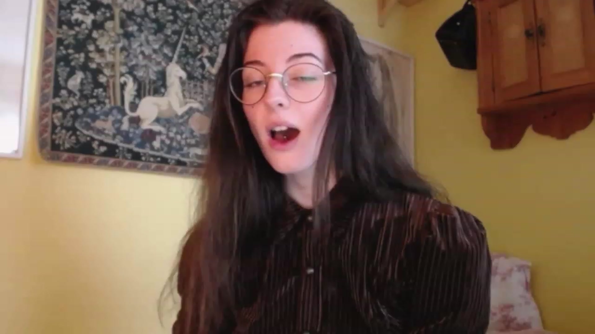 Gallery image thumbnail from viola__'s myfreecams stream on, 02/03/2023, 15:34 image 12 of 20