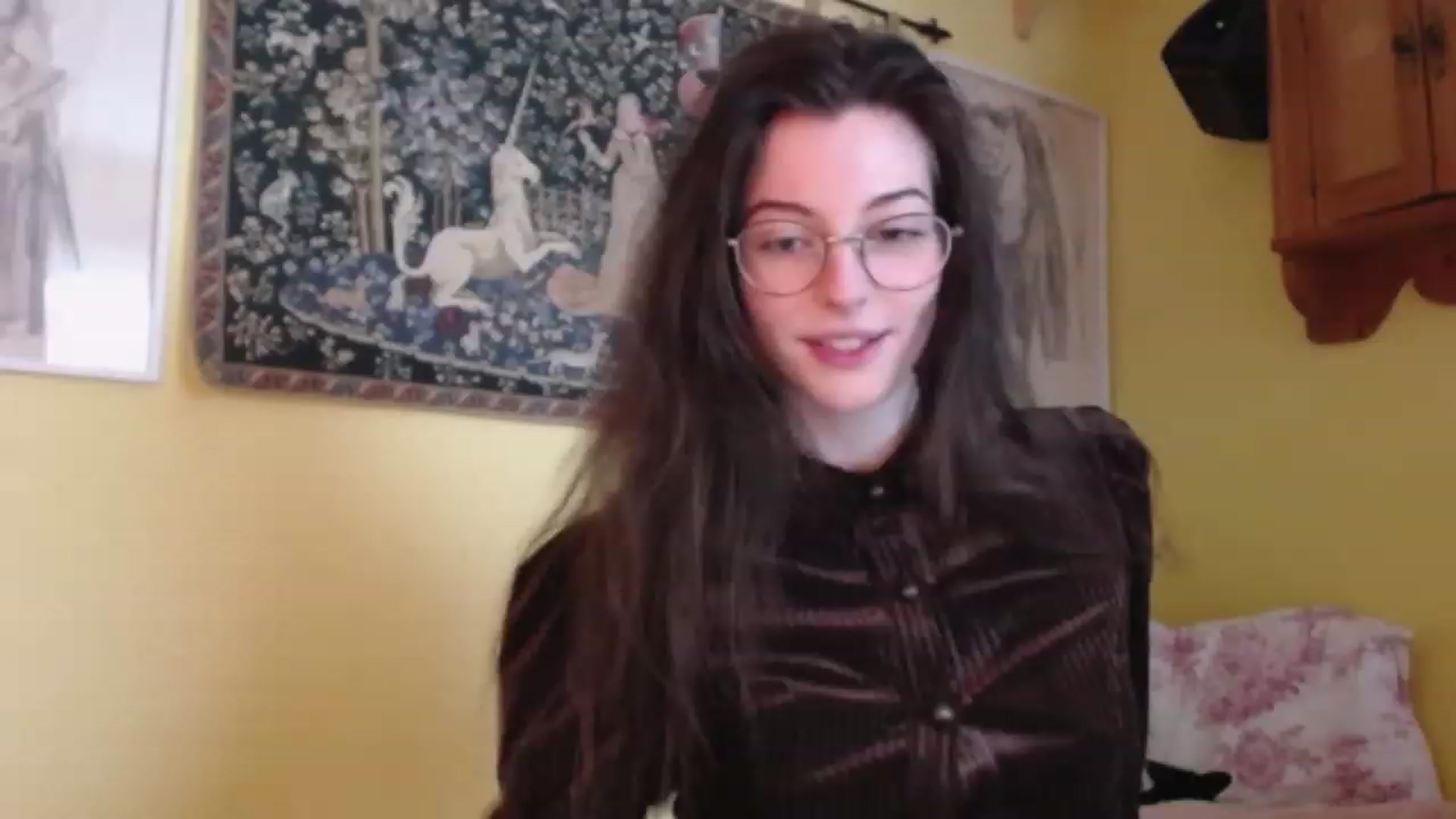 Gallery image thumbnail from viola__'s myfreecams stream on, 02/03/2023, 15:34 image 5 of 20