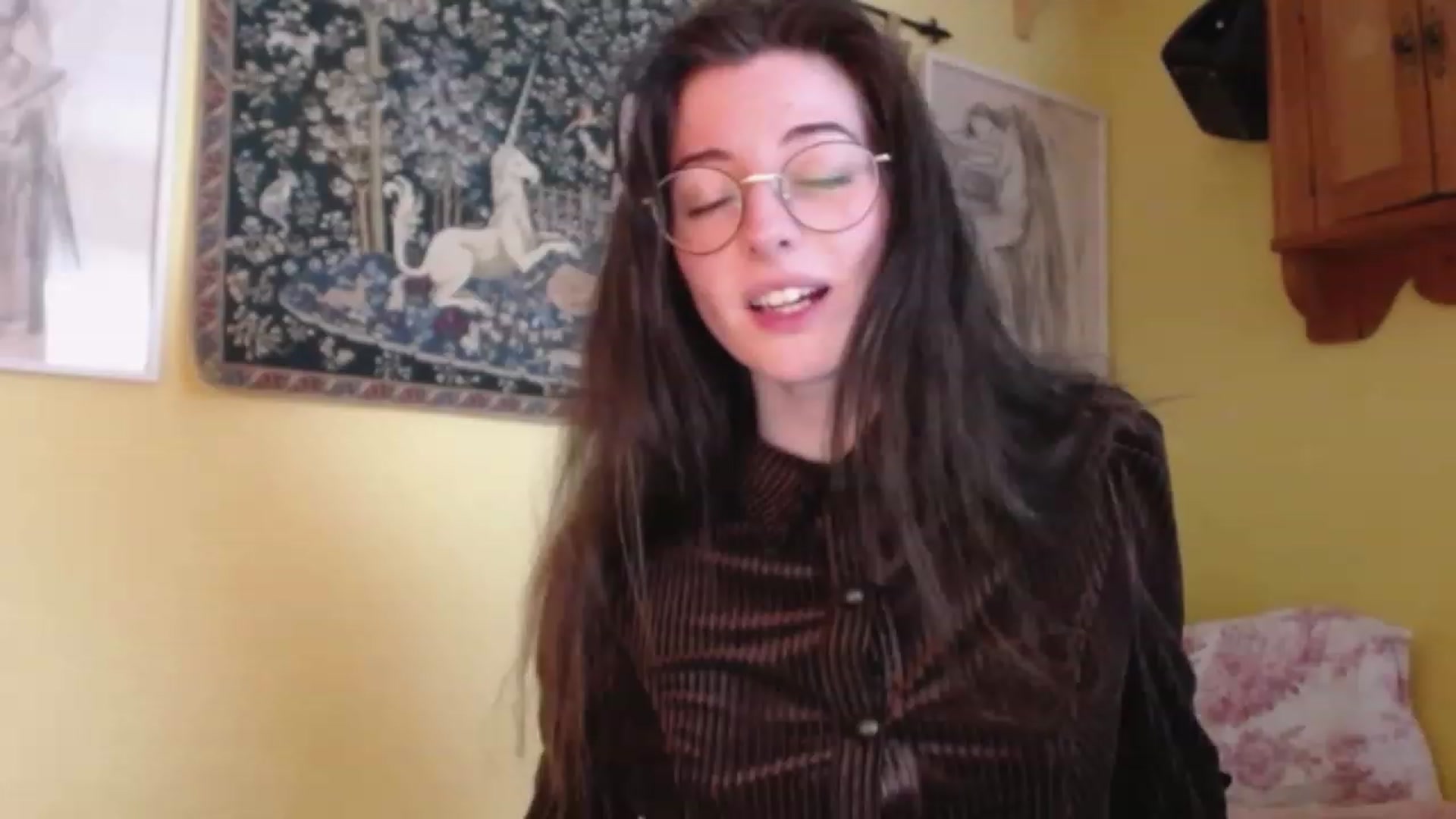 Gallery image thumbnail from viola__'s myfreecams stream on, 02/03/2023, 15:34 image 4 of 20